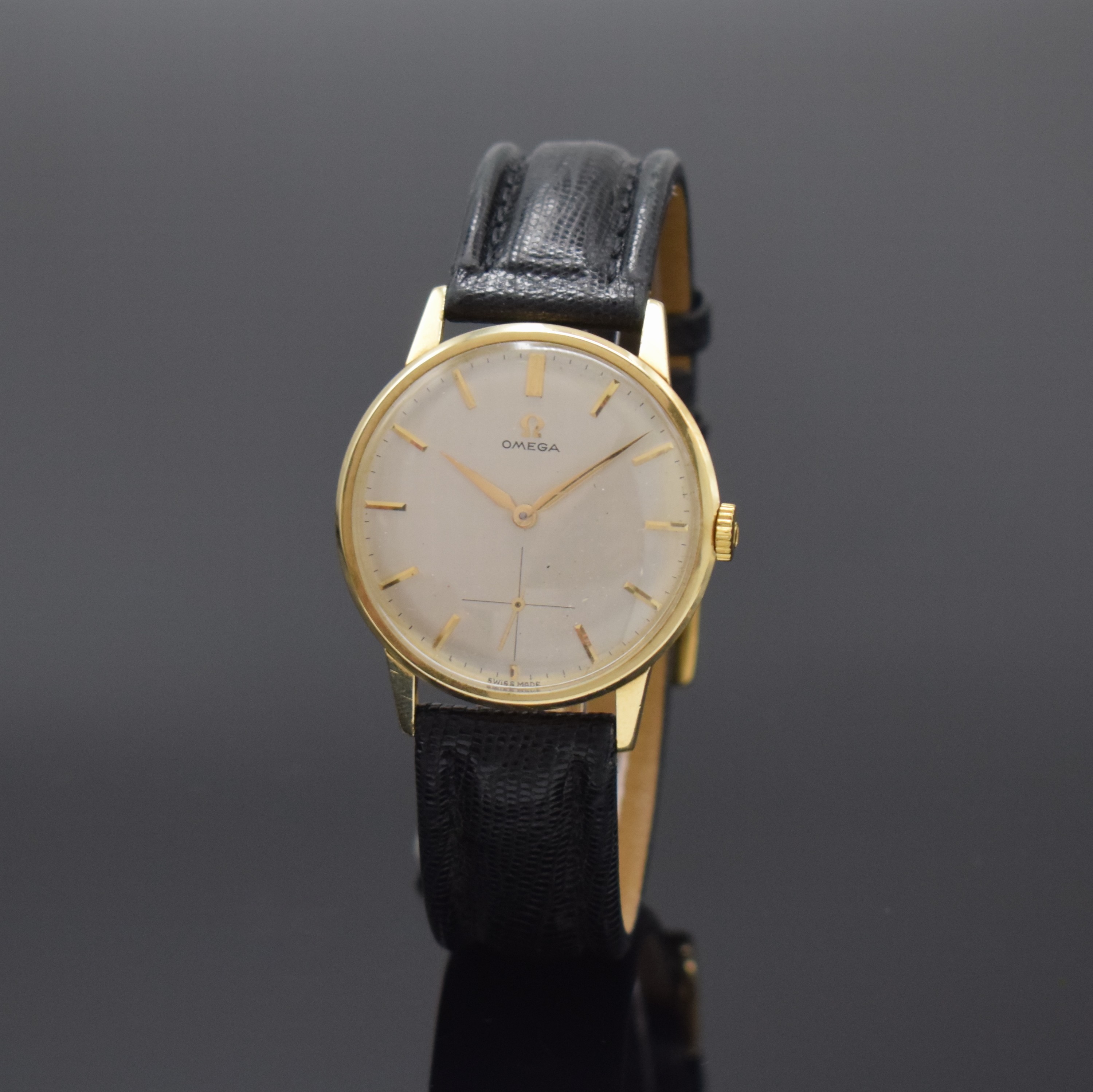 OMEGA Armbanduhr in GG 585/000 Referenz 14715 3, Schweiz um 1962, Handaufzug, Boden aufgedr., silb. Zifferbl. m. gold. Std.-Ind., gold. Zeiger, kl. ...