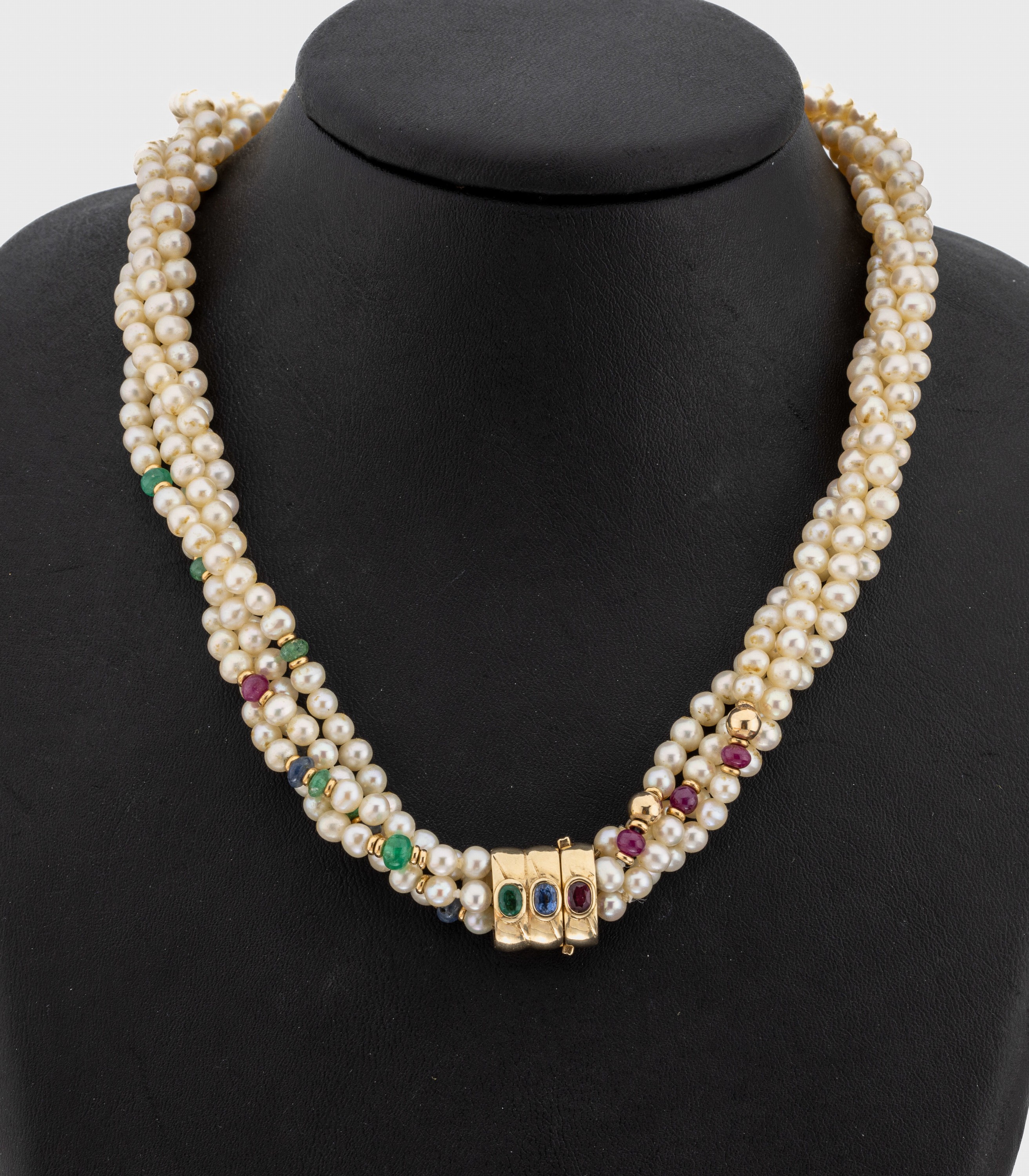 Zuchtperl-Farbstein-Collier mit 14 kt Gold Schmuckschließe, GG 585/000, Mittelteil mitGG Schmuckschließe, bes. mit ovalfacett. Saphir, Rubin und ...