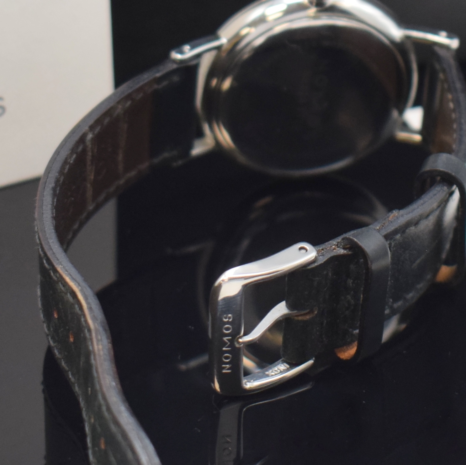 Detail b: NOMOS Glashütte Herrenarmbanduhr Modell Ludwig, Deutschland verk. lt. beil. Pap. 07/2015, Automatik, Edelstahlgeh. m. orig. Lederband u.Dornschl., ...