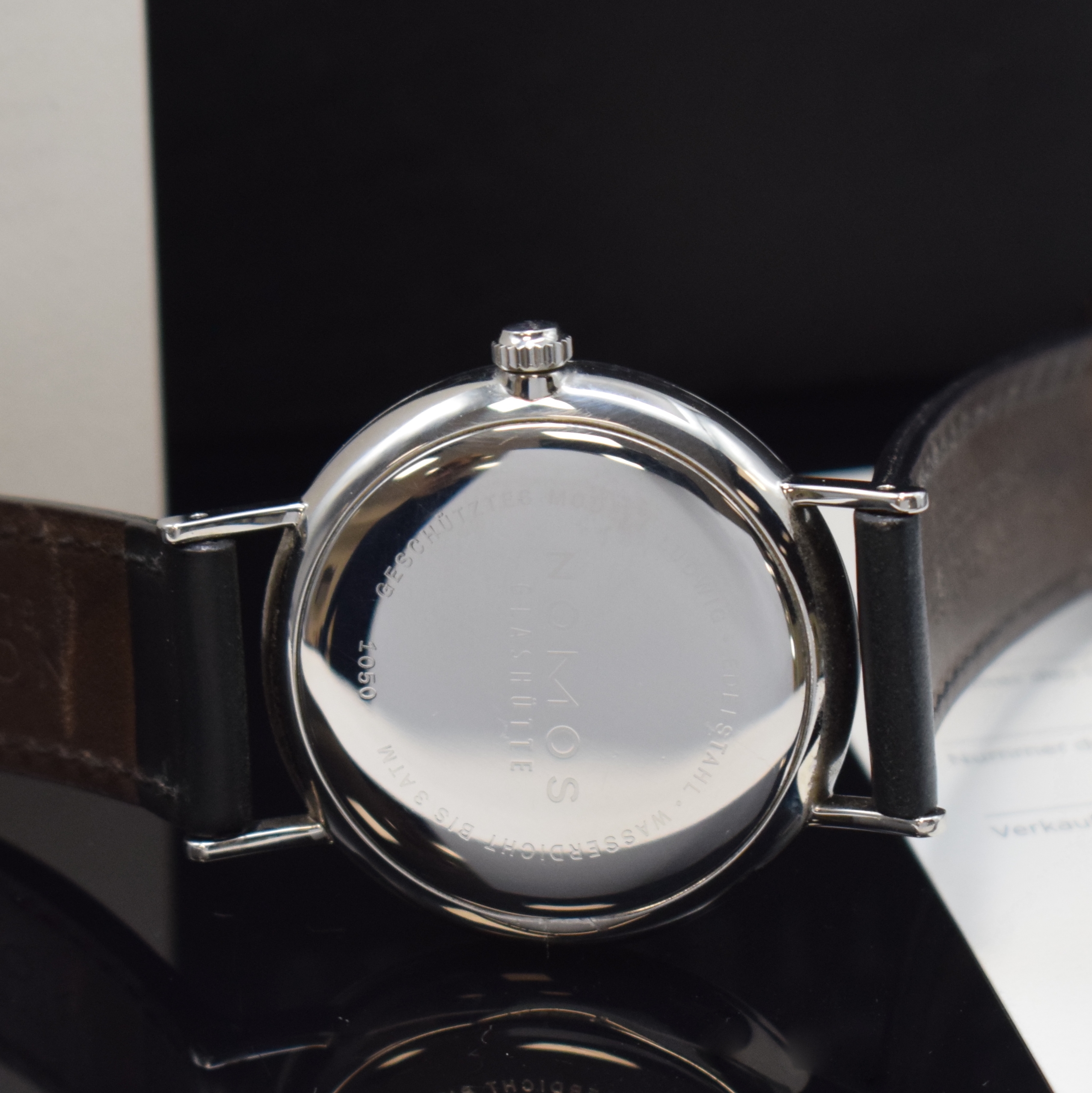 Detail d: NOMOS Glashütte Herrenarmbanduhr Modell Ludwig, Deutschland verk. lt. beil. Pap. 07/2015, Automatik, Edelstahlgeh. m. orig. Lederband u.Dornschl., ...
