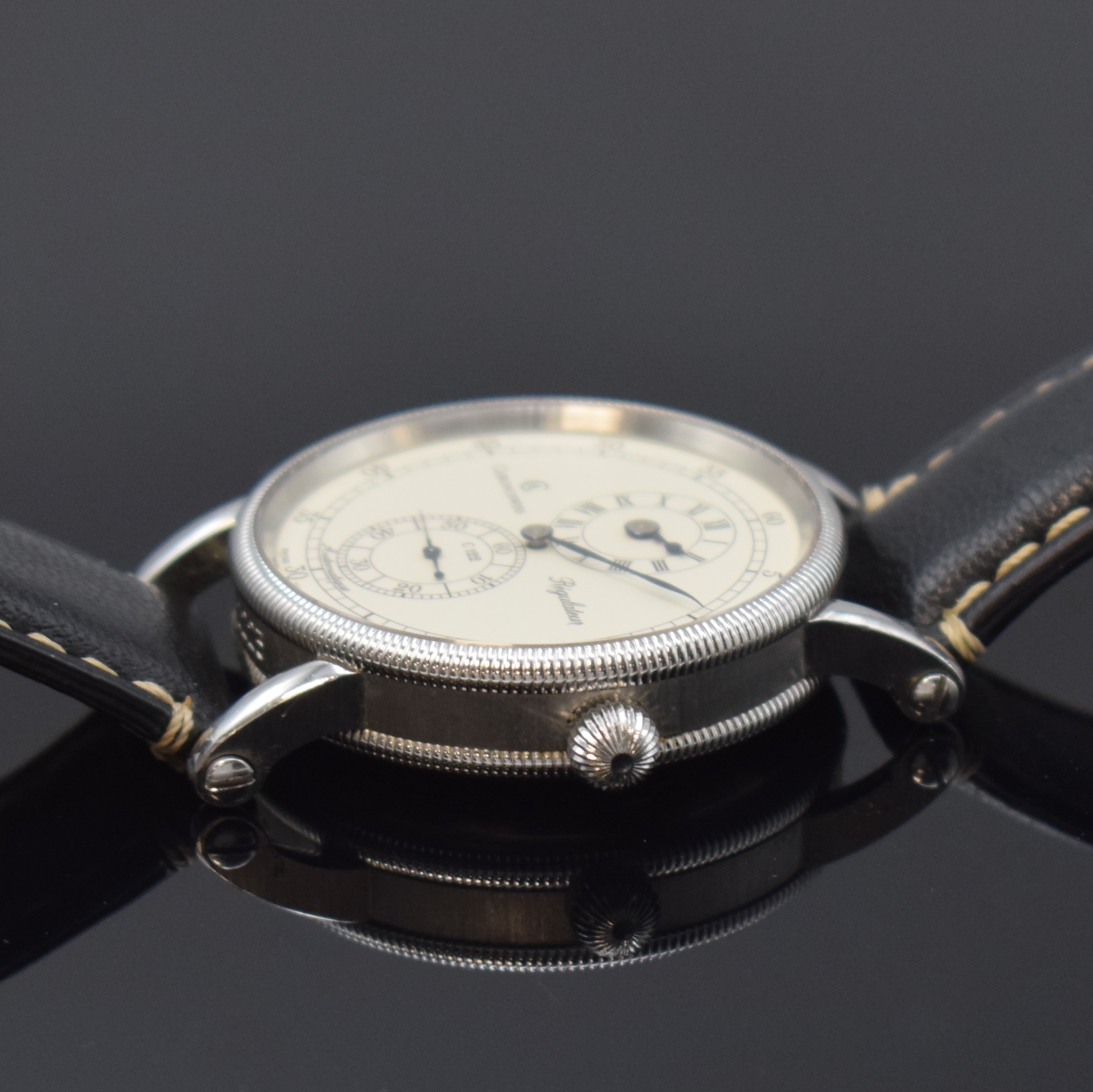 Detail b: CHRONOSWISS Regulateur Herrenarmbanduhr in Stahl Referenz CH 1223, Schweiz um 1995, Automatik, beids. vergl. Geh. m. Eigentümergravur, Boden ...
