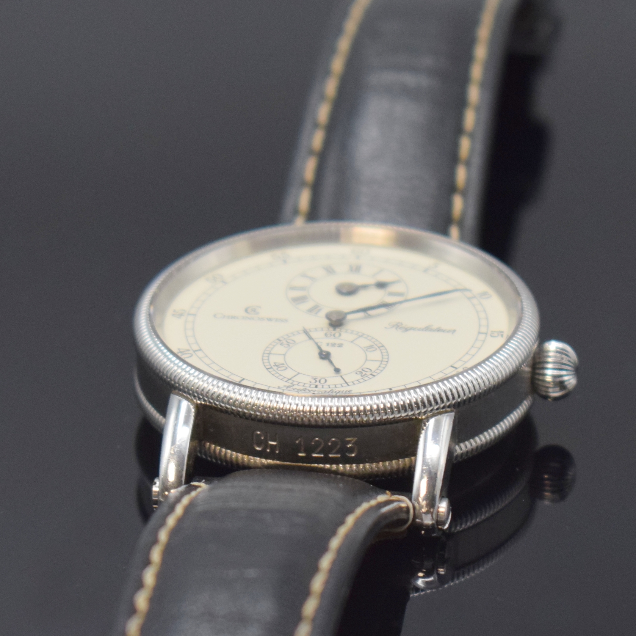 Detail c: CHRONOSWISS Regulateur Herrenarmbanduhr in Stahl Referenz CH 1223, Schweiz um 1995, Automatik, beids. vergl. Geh. m. Eigentümergravur, Boden ...