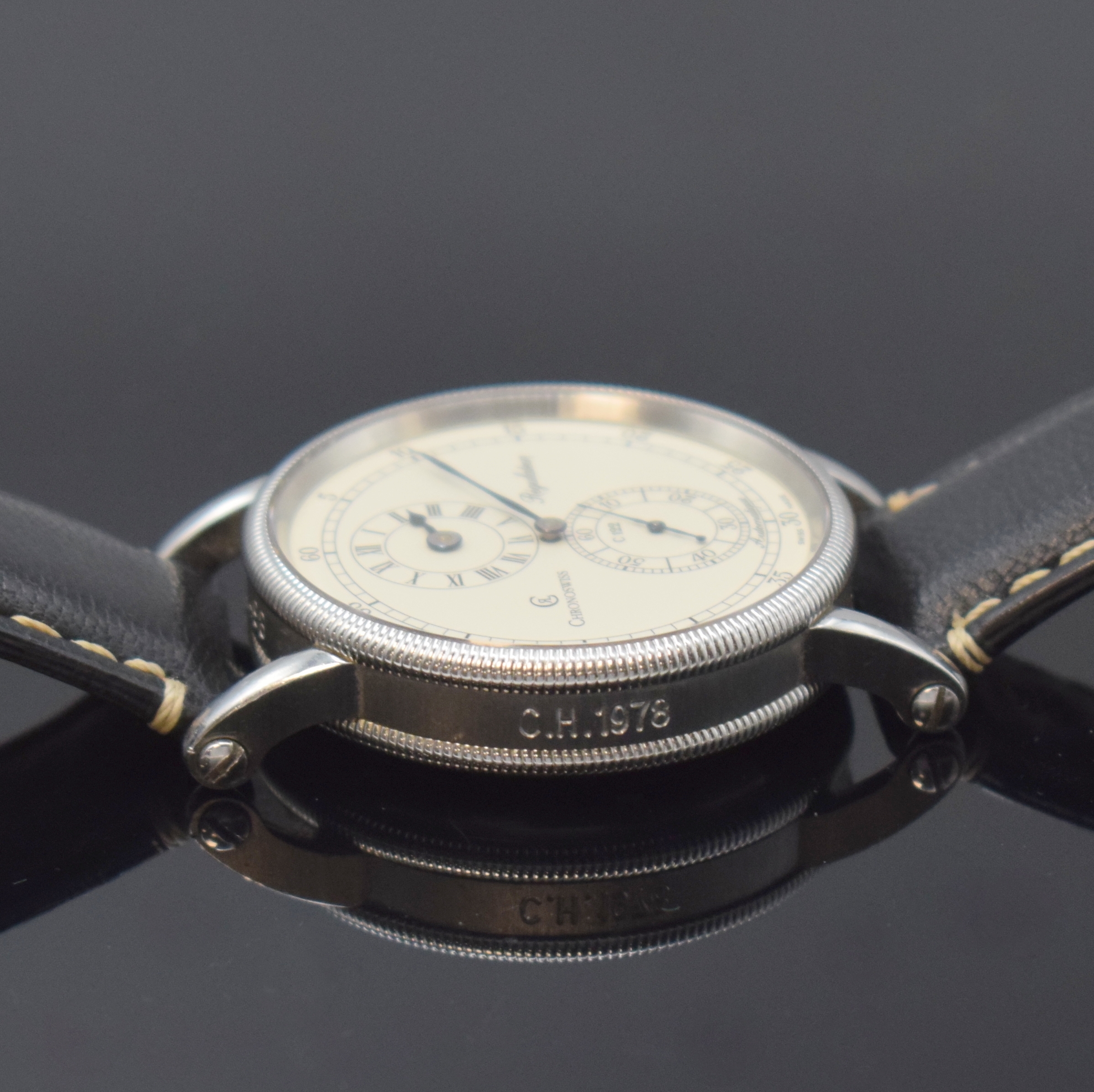 Detail d: CHRONOSWISS Regulateur Herrenarmbanduhr in Stahl Referenz CH 1223, Schweiz um 1995, Automatik, beids. vergl. Geh. m. Eigentümergravur, Boden ...