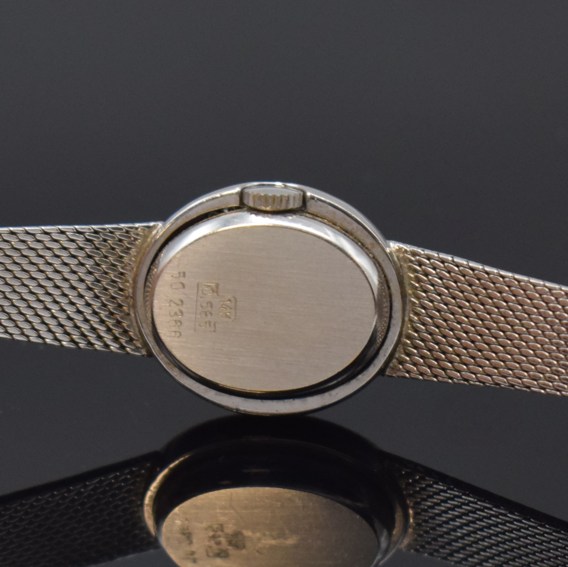 Detail d: BERGANA Damenarmbanduhr in WG 585/000 mit Diamanten, Handaufzug, Schweiz um 1965, Milanaiseband, Boden aufgedr., silb. Zifferbl. m. aufgel. Indizes ...