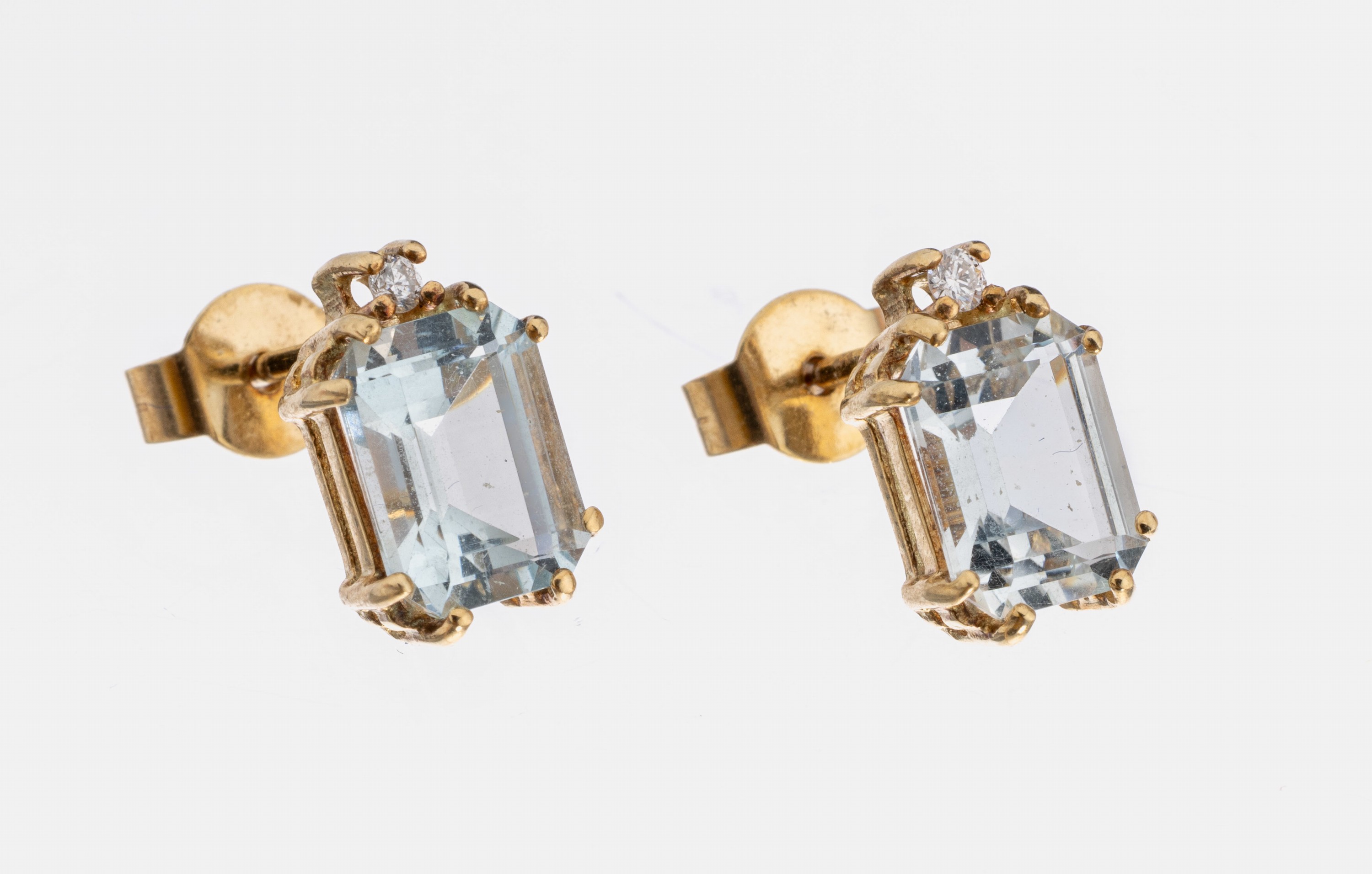 Paar 14 kt Gold Aquamarin-Brillant-Ohrstecker, GG 585/000, 2 facett. Aquamarine zus. ca. 2.00 ct, 2 Brillanten zus. ca. 0.03 ct feines Weiß/vs, ca. ...