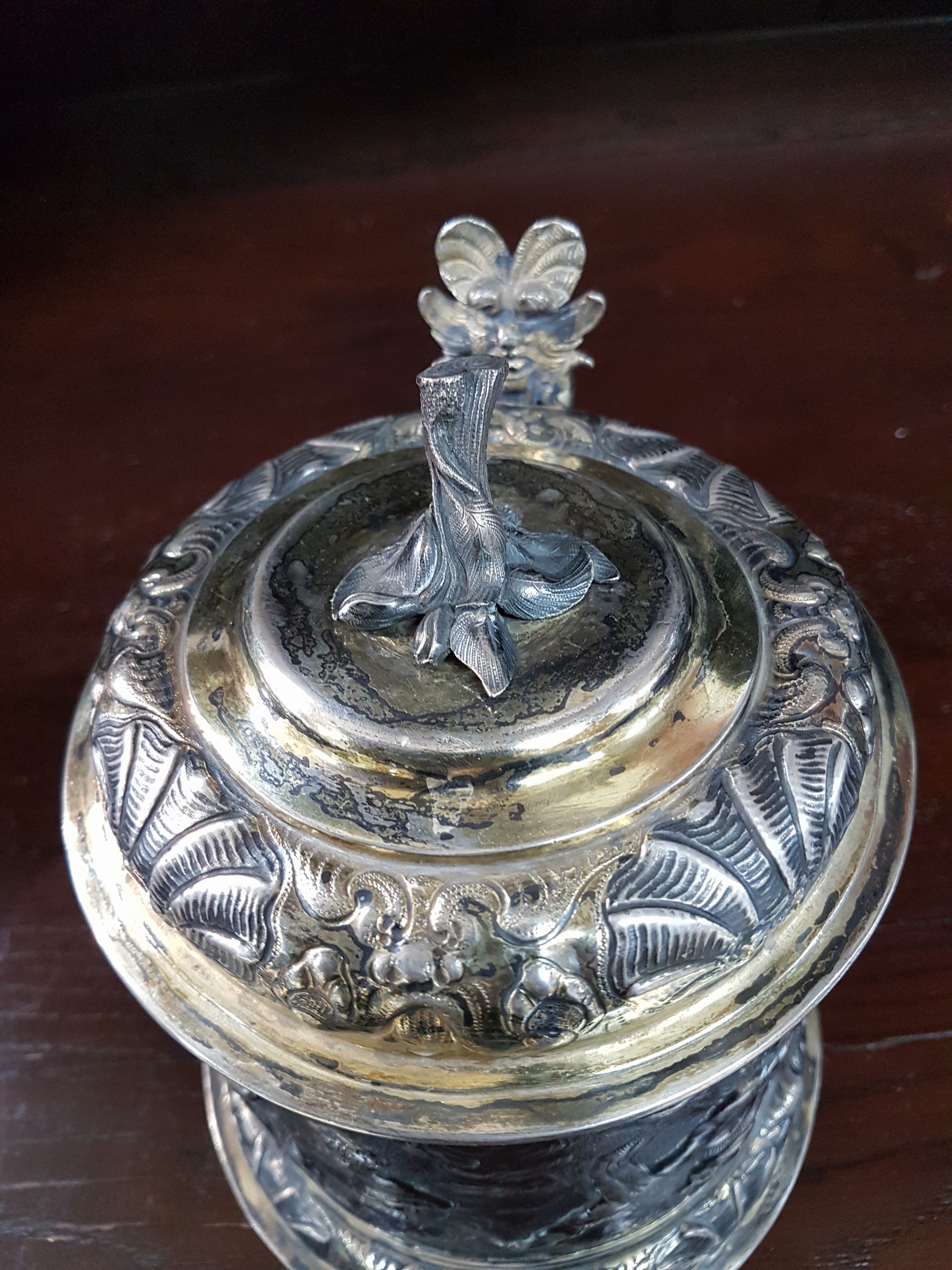 Detail f: Barocker Silberhumpen, Leipzig, 17.Jh., wohl Meister Andreas Kauxdorf (1618-1669) Stadtmarke Leipzig, Silber teilvergoldet, zylindrische Wandung ...
