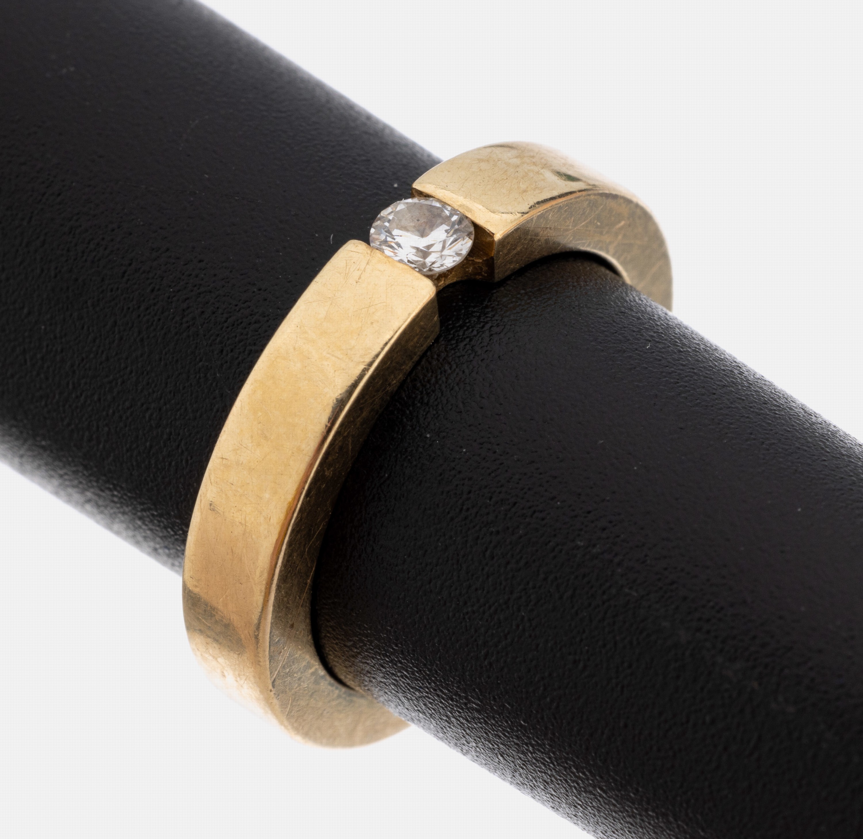 14 kt Gold Brillant-Ring, GG 585/000, Brillant ca. 0.10 ct Weiß/si2, RW 47, ca. 5.3 g