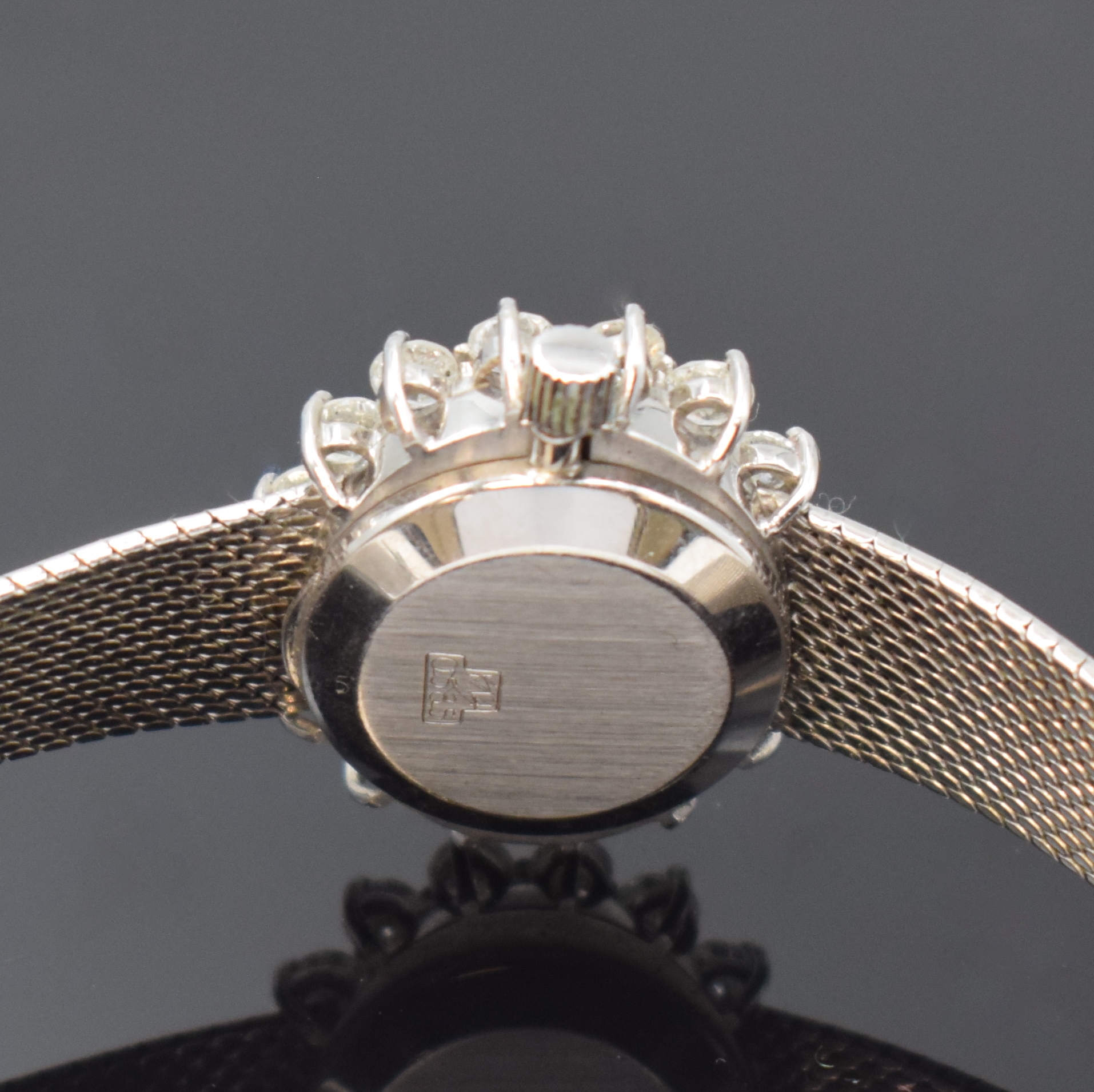 Detail d: METEOR Damenarmbanduhr in WG 585/000 mit Diamanten, Schweiz um 1965, Handaufzug, Boden aufgedr., Milanaiseband m. Sicherheitskettchen, Lünette aufw. ...