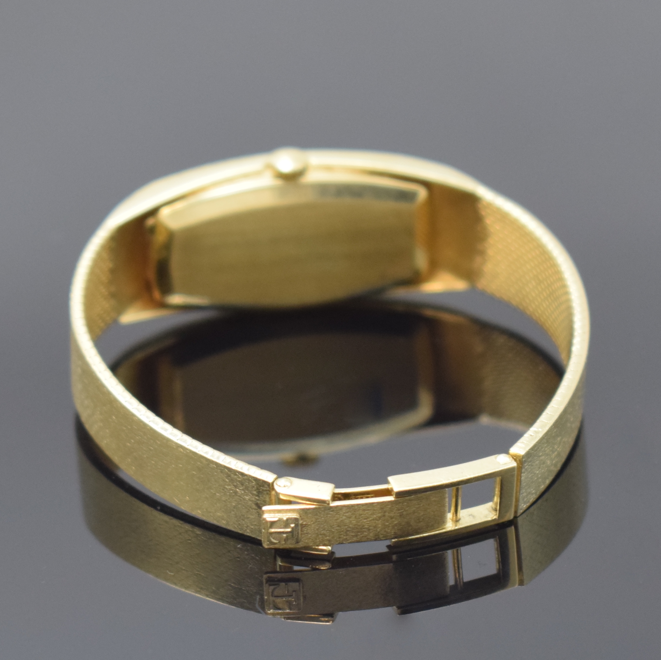 Detail b: TISSOT Damenarmbanduhr in GG 585/000 an Milanaiseband, Handaufzug, Schweiz um 1970, Boden aufgedr., gold. Zifferbl. m. 4 aufges. Indizes altersbed. ...