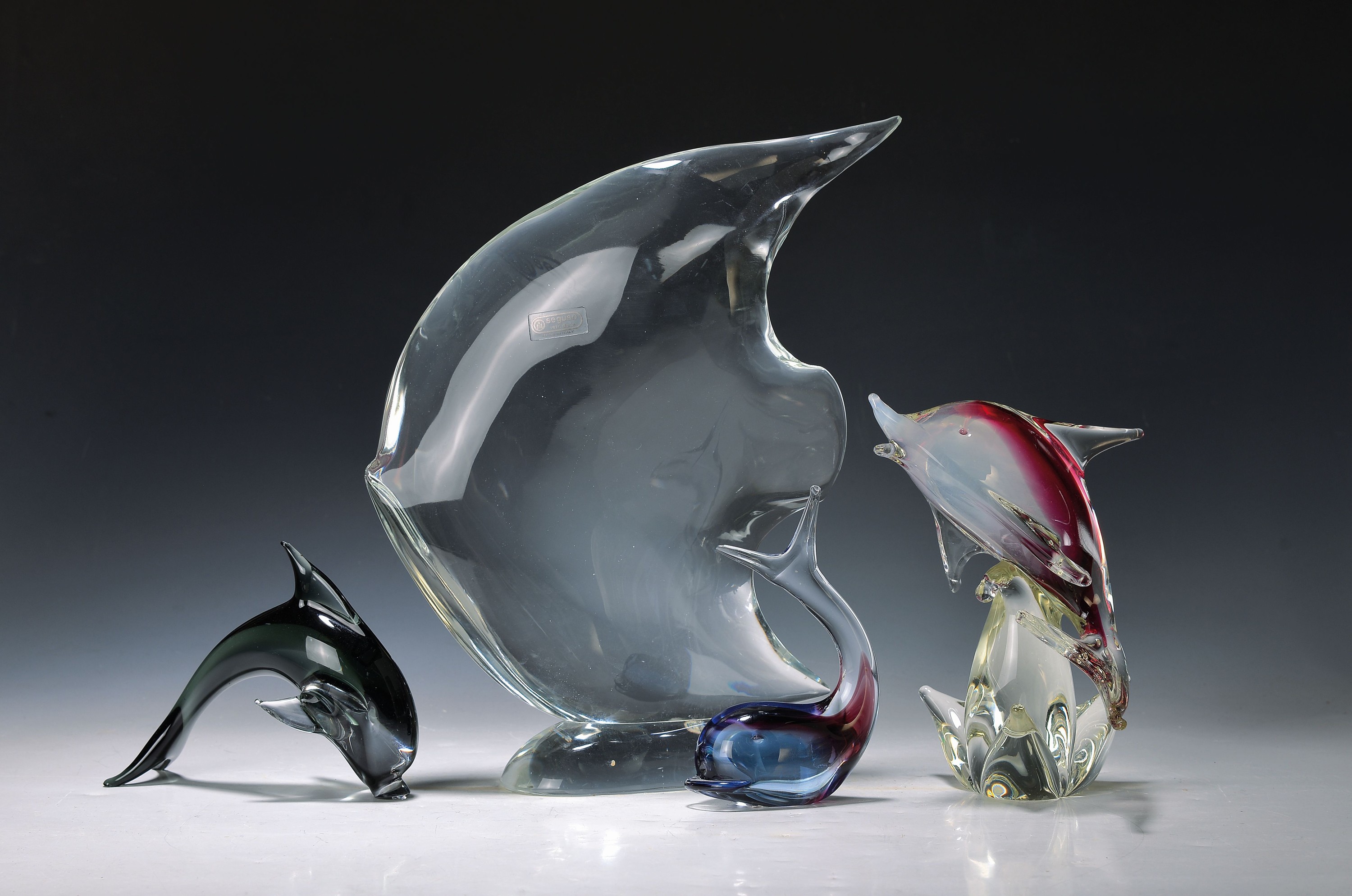 4 Fischskulpturen aus Glas, u.a. Carlo Nason und Seguso, Murano, 2.Hälfte 20.Jh., farbloses Glas, mundgeblasen, großer Fisch von Seguso H. 32 cm; ...