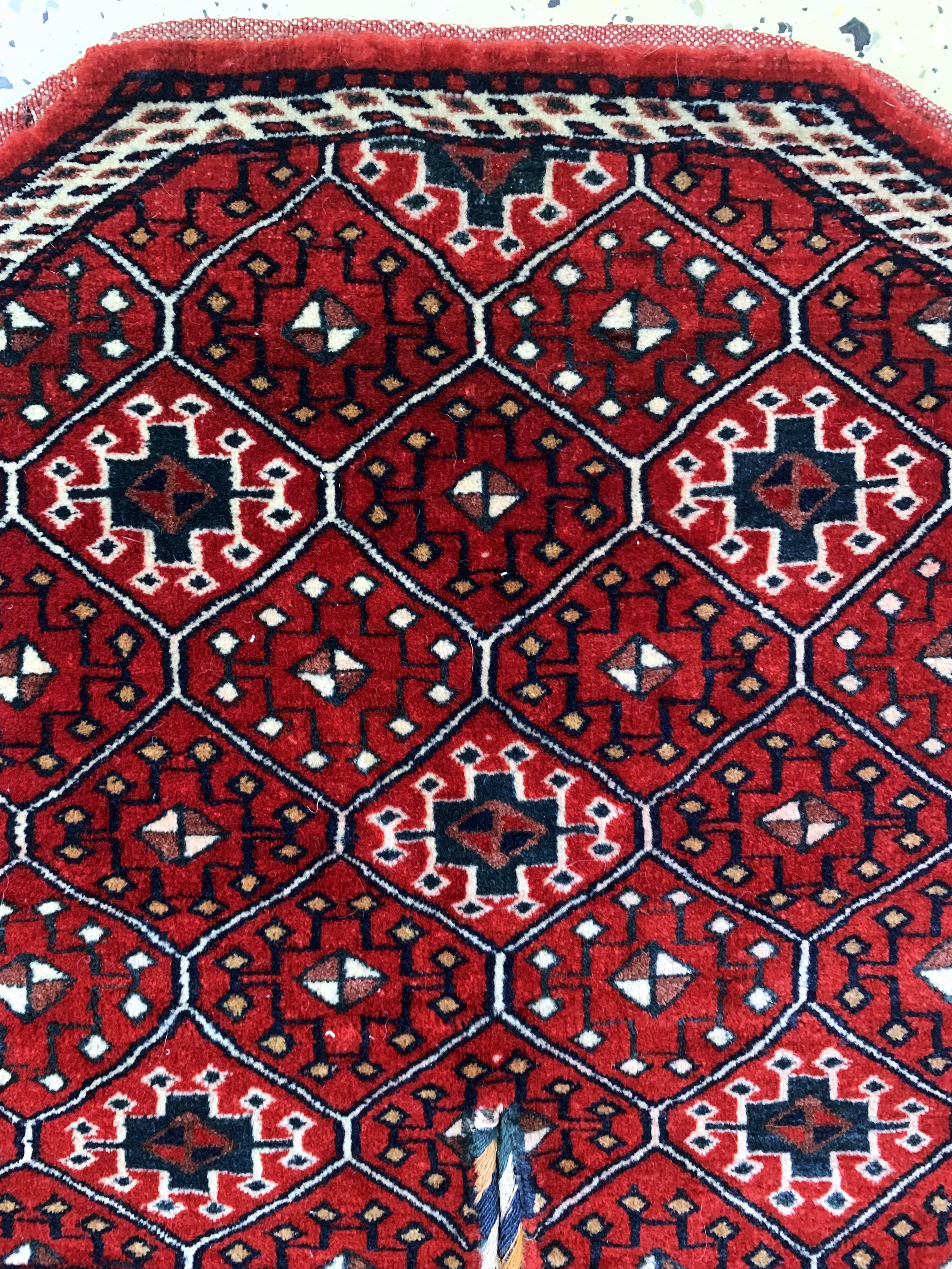 Detail b: Jomud Satteldecke antik, Turkmenistan, um 1900, Wolle auf Wolle, ca. 49 x 59 cm, EHZ: 2 (siehe Bausback Ausstellung von 10 bis 19 Oktobrt 1980).