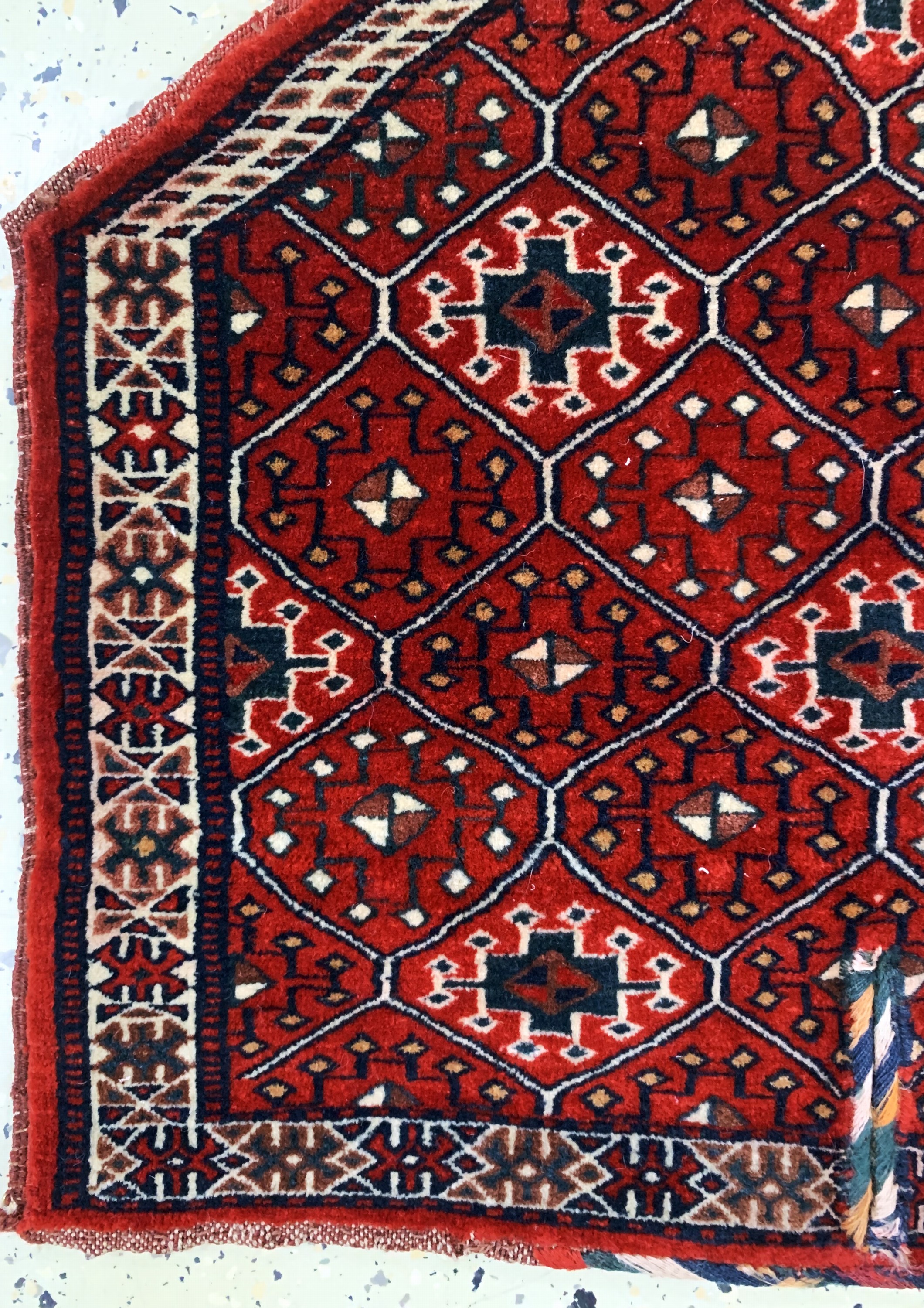 Detail c: Jomud Satteldecke antik, Turkmenistan, um 1900, Wolle auf Wolle, ca. 49 x 59 cm, EHZ: 2 (siehe Bausback Ausstellung von 10 bis 19 Oktobrt 1980).