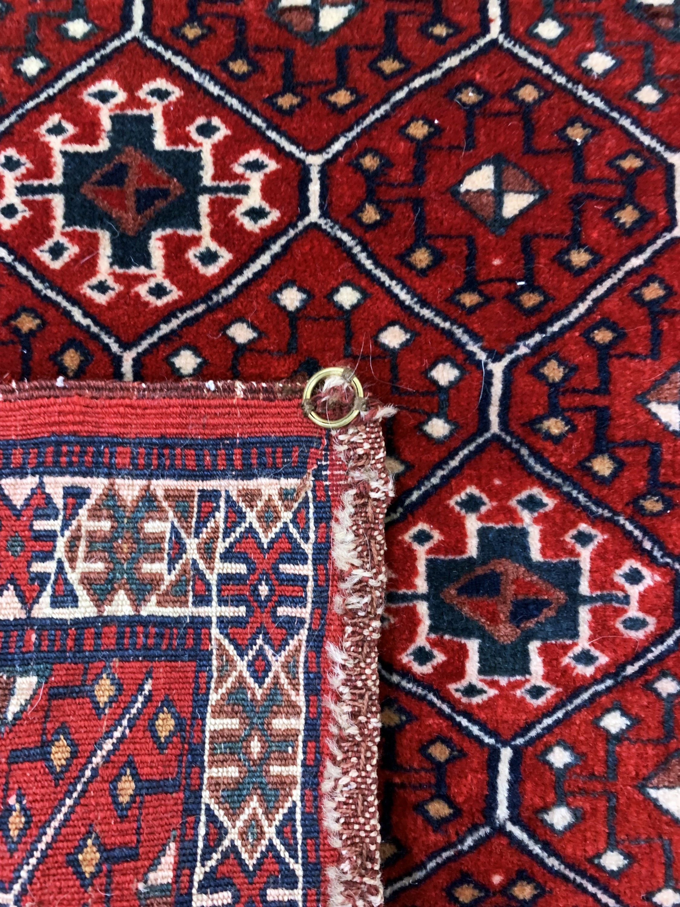 Detail d: Jomud Satteldecke antik, Turkmenistan, um 1900, Wolle auf Wolle, ca. 49 x 59 cm, EHZ: 2 (siehe Bausback Ausstellung von 10 bis 19 Oktobrt 1980).