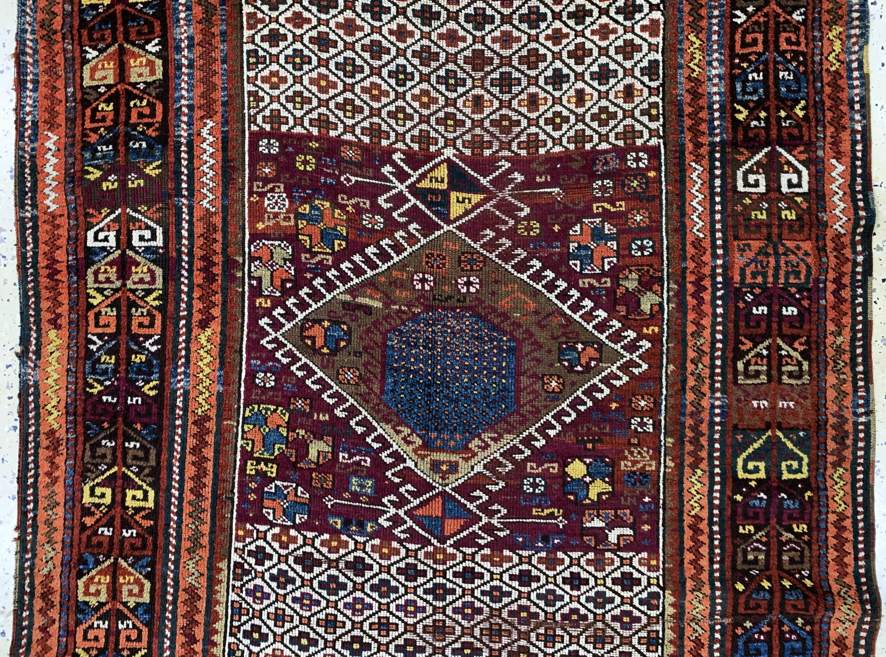 Detail b: Yürük antik, Türkei, um 1900, Wolle auf Wolle, ca. 315 x 127 cm, EHZ: 3(Trittfalte).