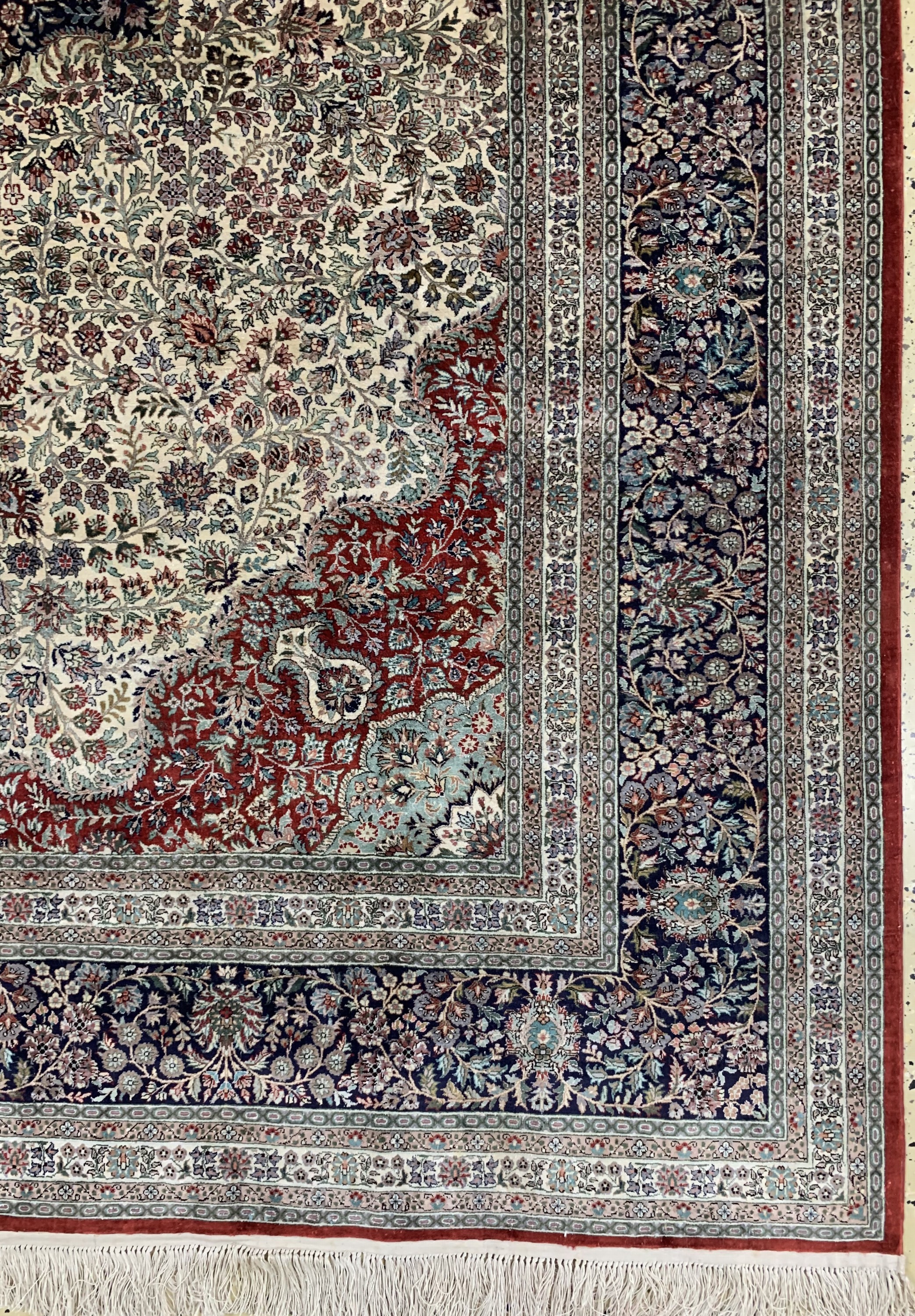 Detail a: Hereke Seide fein, China, Mitte 20.Jhd., reine Naturseide, ca. 275 x 188 cm, ca. 1,0 Mio. Kn/qm, EHZ: 1-2