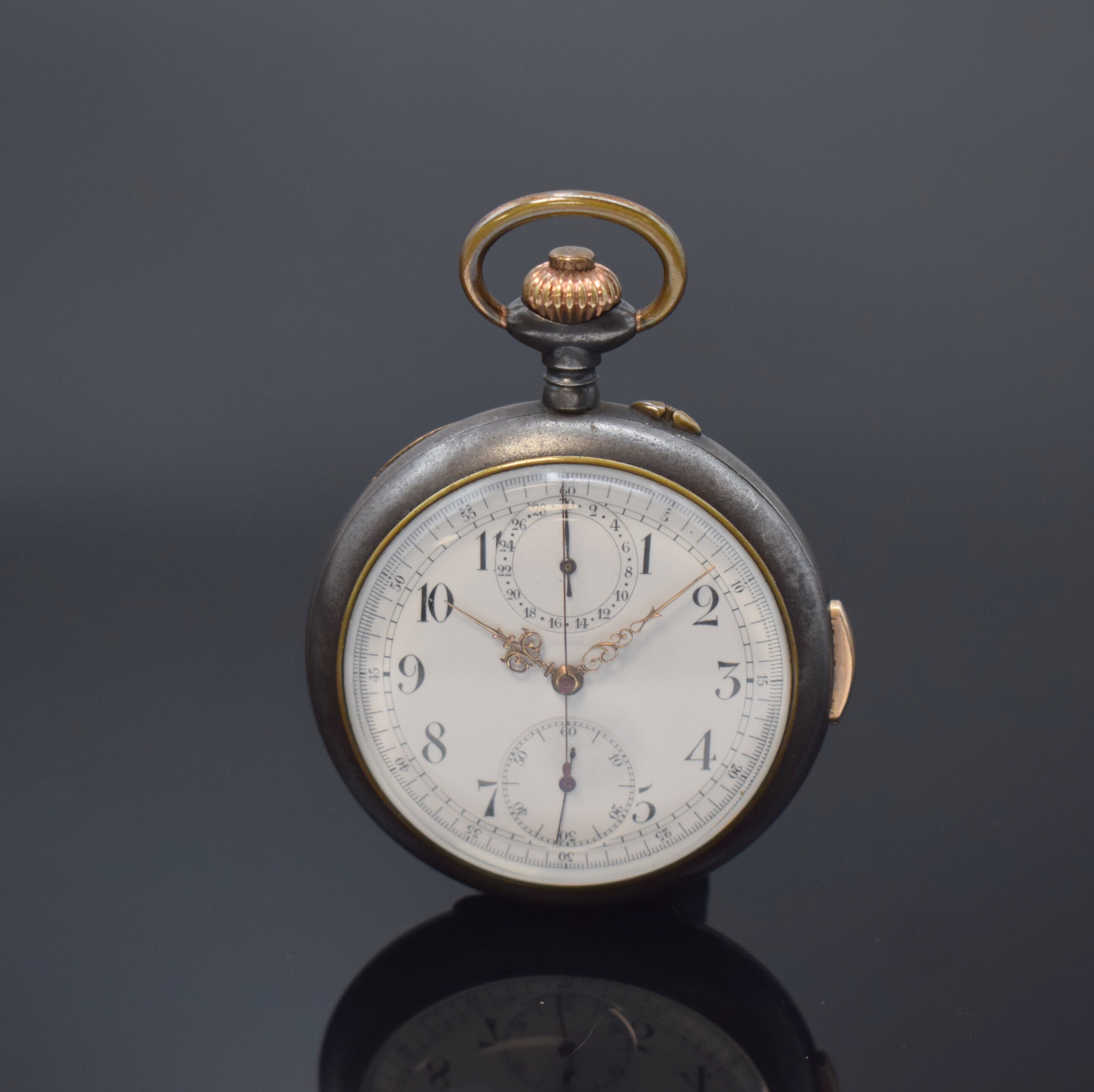Offene Taschenuhr mit 1/4-Repetition und Chronograph mit Minutenzähler in Stahl, Schweiz um 1910, glattes brüniertes Stahlgeh. berieb., gold. ...