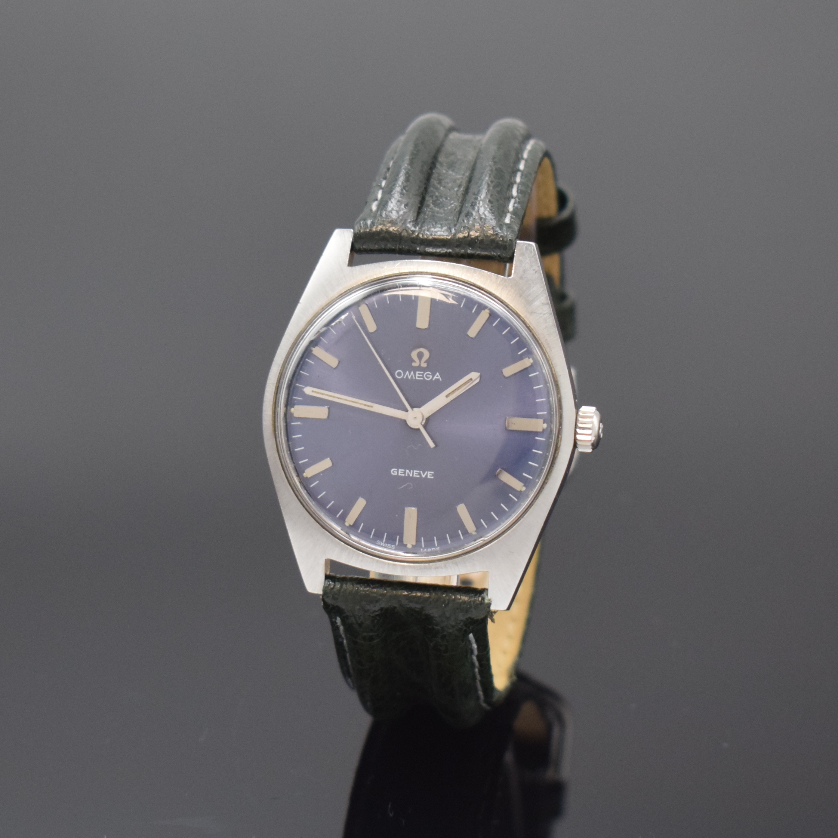 OMEGA Geneve Armbanduhr Referenz 135.041 mit blauem Zifferblatt in Stahl, Schweiz um 1969, Handaufzug, 2-tlg. Geh., Boden verschr., orig. Krone u. ...