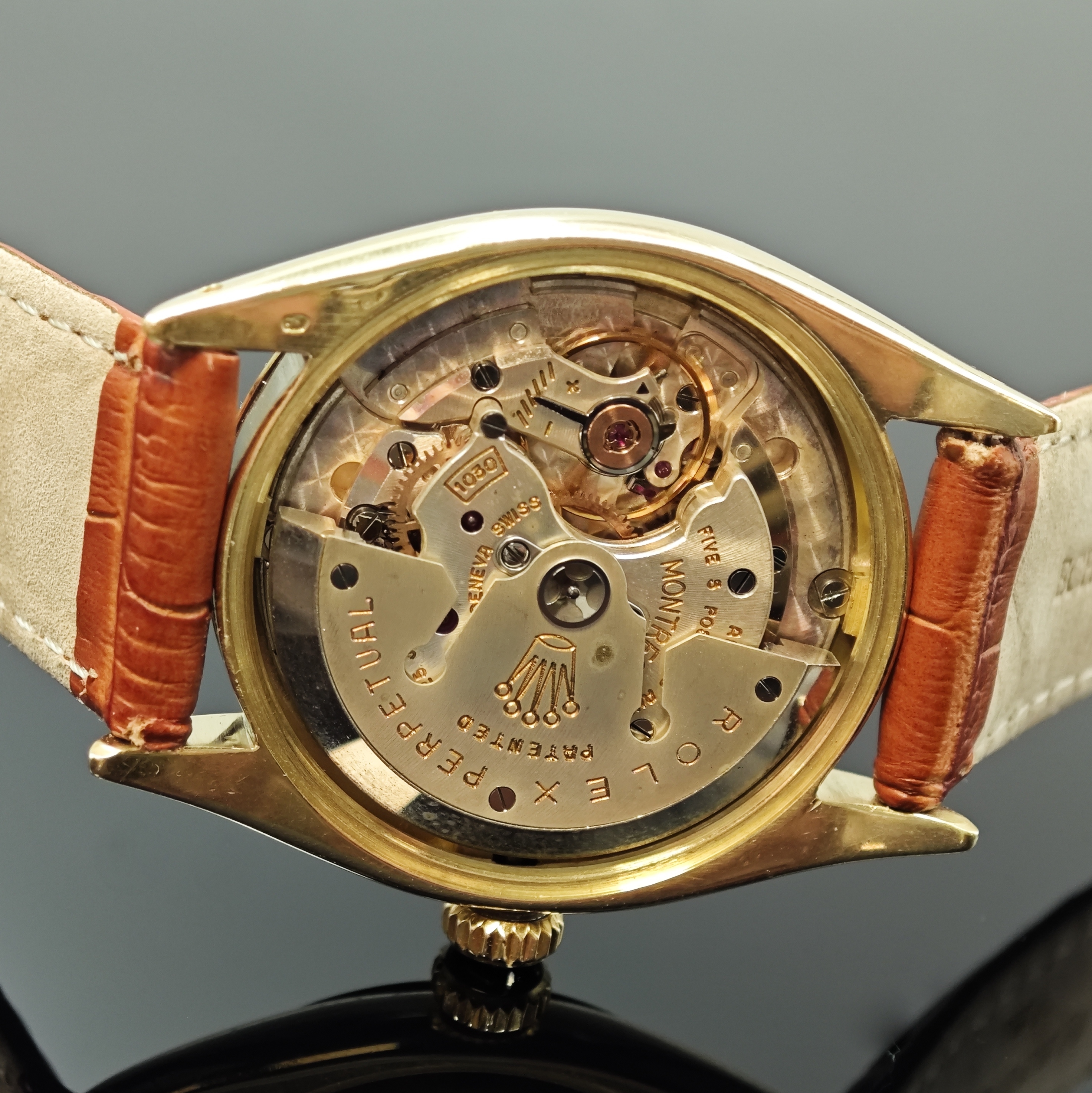 Detail e: ROLEX Zephyr sehr seltene "AMTLICH GEPRÜFTER CHRONOMETER" Herrenarmbanduhr Referenz 6582, Schweiz um 1955, GG 585/000, Boden mit Ref. 6582 ...