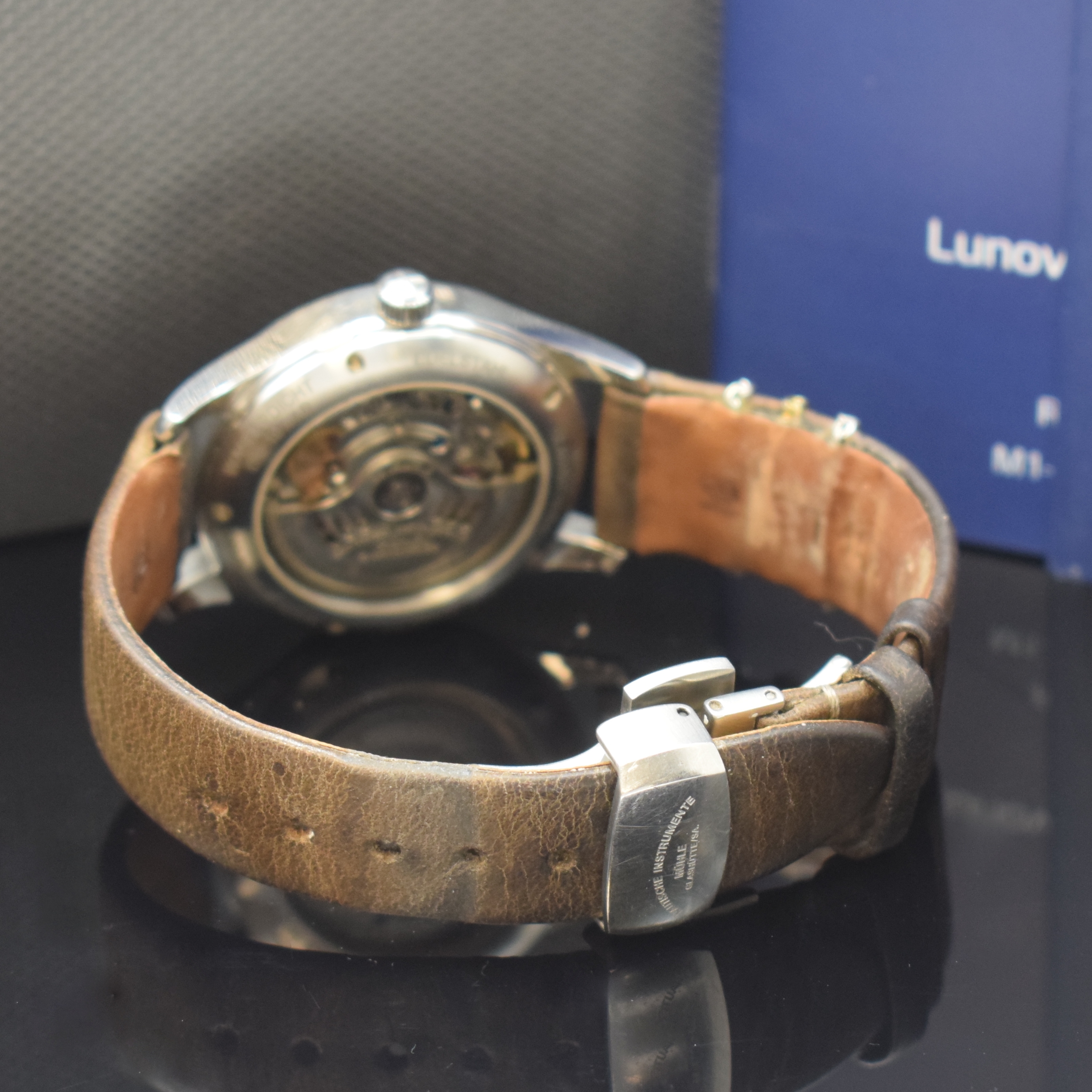 Detail b: MÜHLE Glashütte Armbanduhr Referenz M1-43-30 in Stahl, Deutschland lt. orig. Pap. verk. 2019, Automatik, beids. vergl. Geh., Boden u. Krone ...