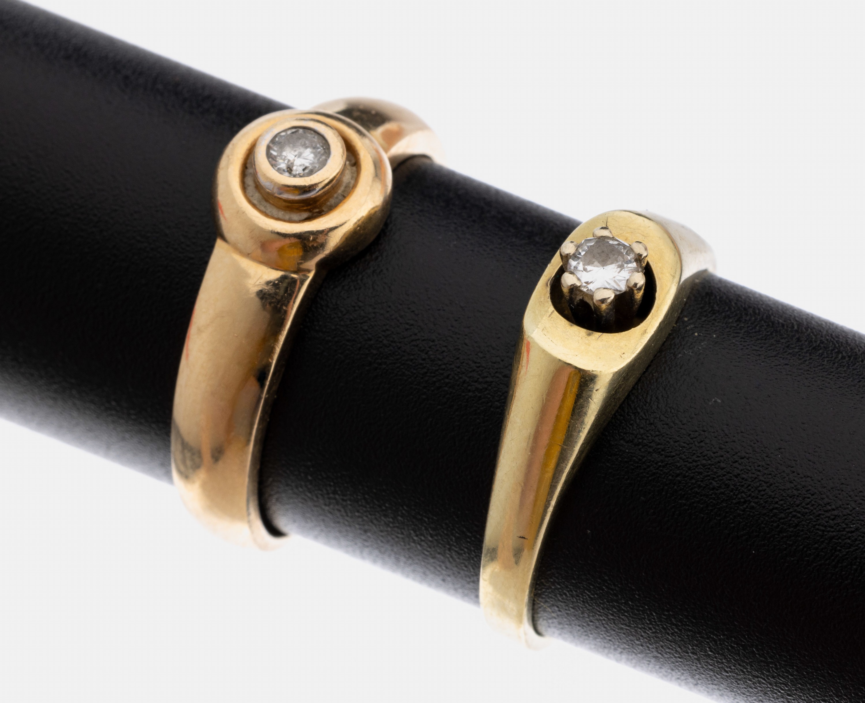 Konvolut 2 14 kt Gold Diamant-Ringe, GG 585/000, 2 Ringe je mit einem Diamanten zus. ca. 0.18 ct Weiß/si, RW 59 bzw. 56, ca. 6.8 g