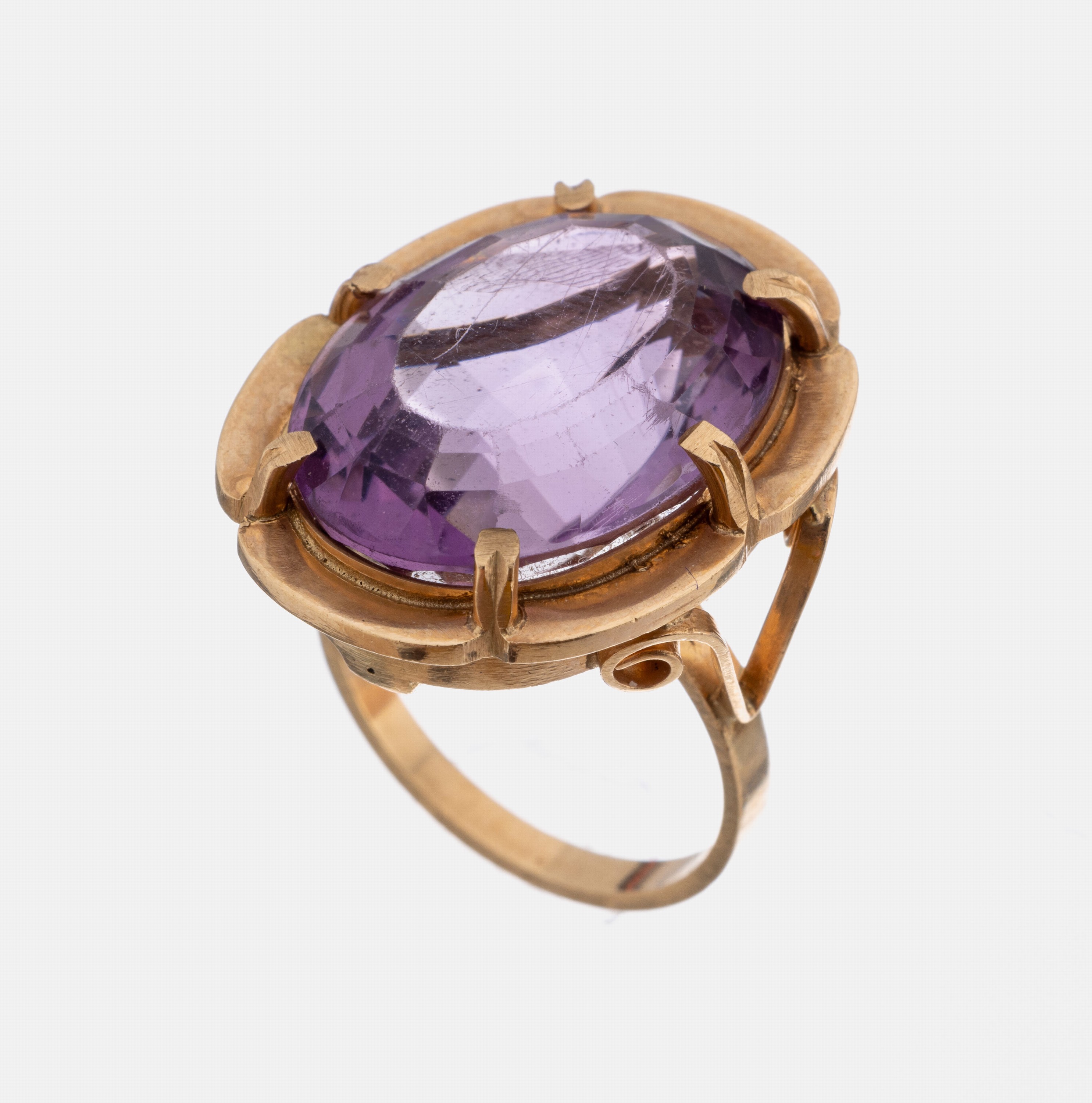 14 kt Gold Amethyst-Ring, RoseG 585/000, ovalfacett. Amethyst ca. 8.50 ct, Kerben, RW 51, ca. 8.2 g