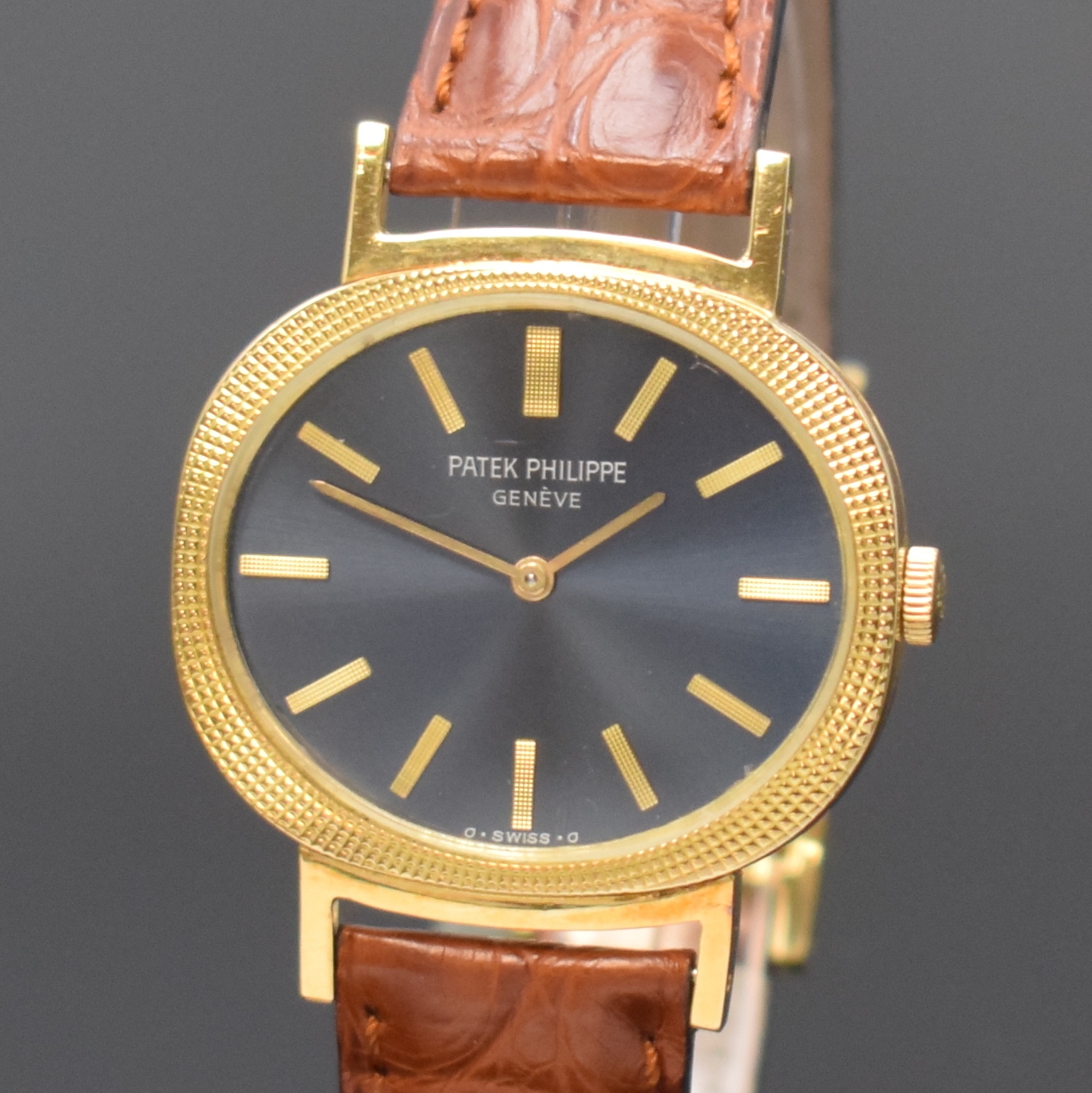 Detail a: PATEK PHILIPPE Armbanduhr in GG 750/000 Referenz 3581-1, Handaufzug, Schweiz 1970er Jahre, 3-teil. Geh. nachtr. m. Bandanstößen und Lederband ...