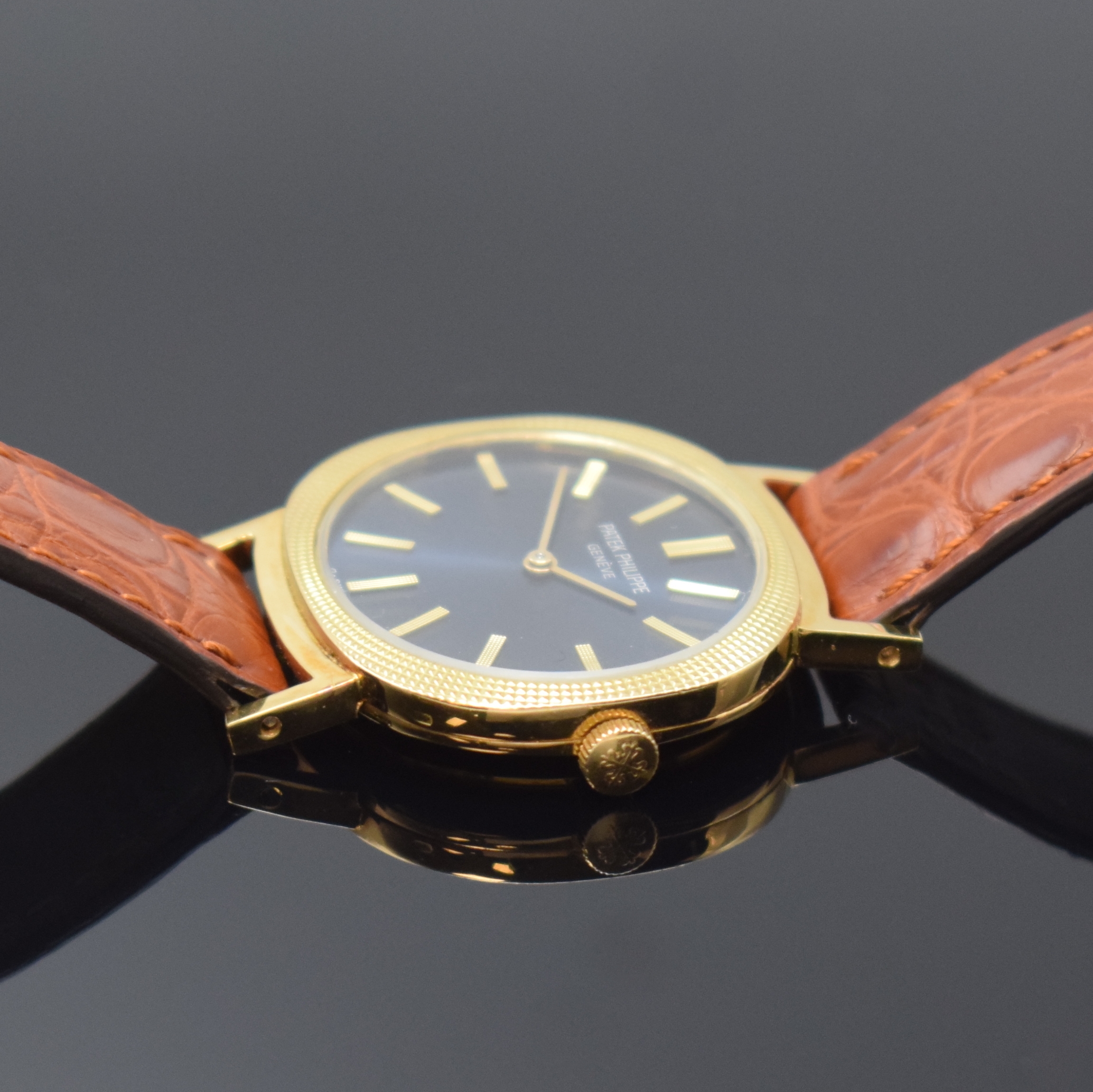Detail d: PATEK PHILIPPE Armbanduhr in GG 750/000 Referenz 3581-1, Handaufzug, Schweiz 1970er Jahre, 3-teil. Geh. nachtr. m. Bandanstößen und Lederband ...