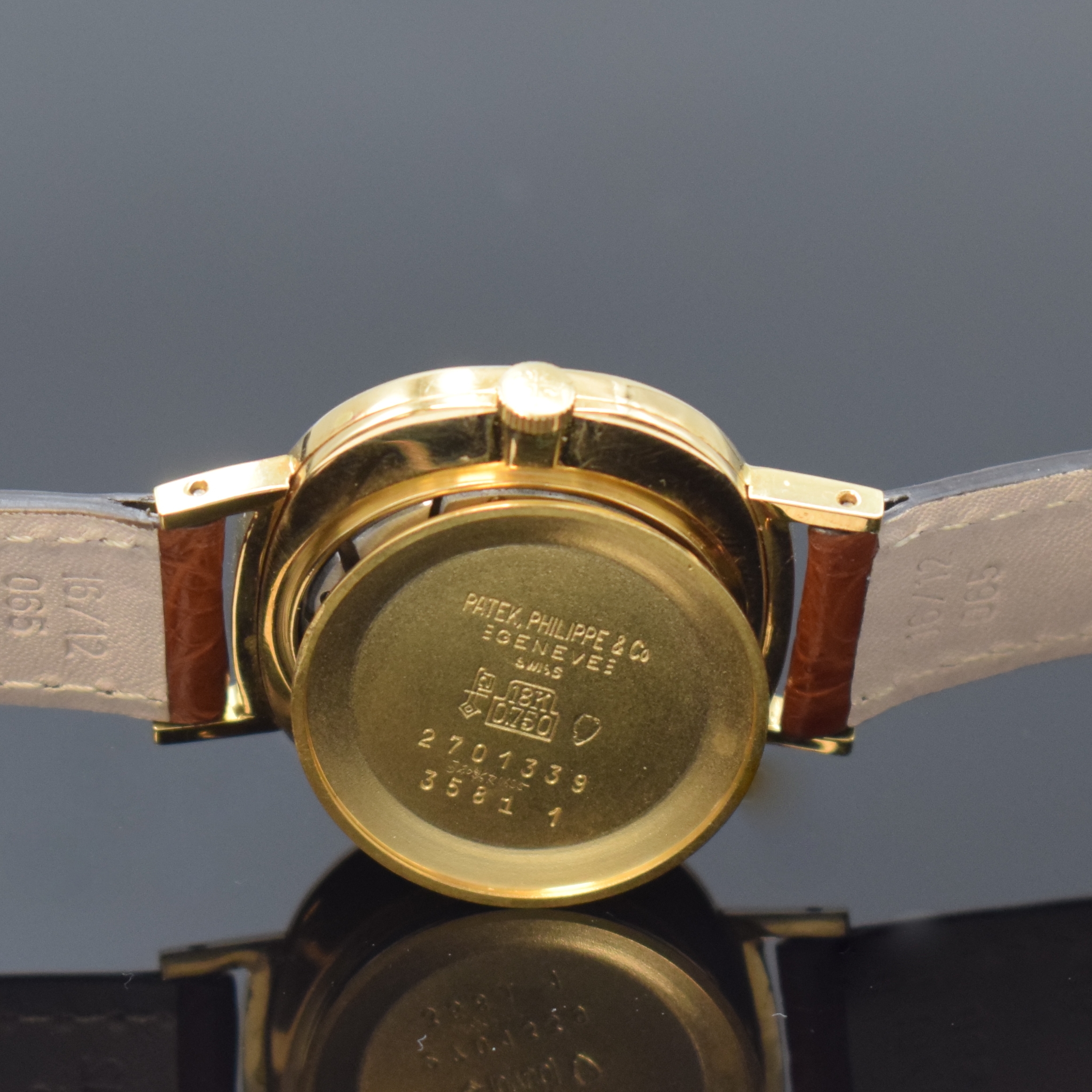 Detail g: PATEK PHILIPPE Armbanduhr in GG 750/000 Referenz 3581-1, Handaufzug, Schweiz 1970er Jahre, 3-teil. Geh. nachtr. m. Bandanstößen und Lederband ...
