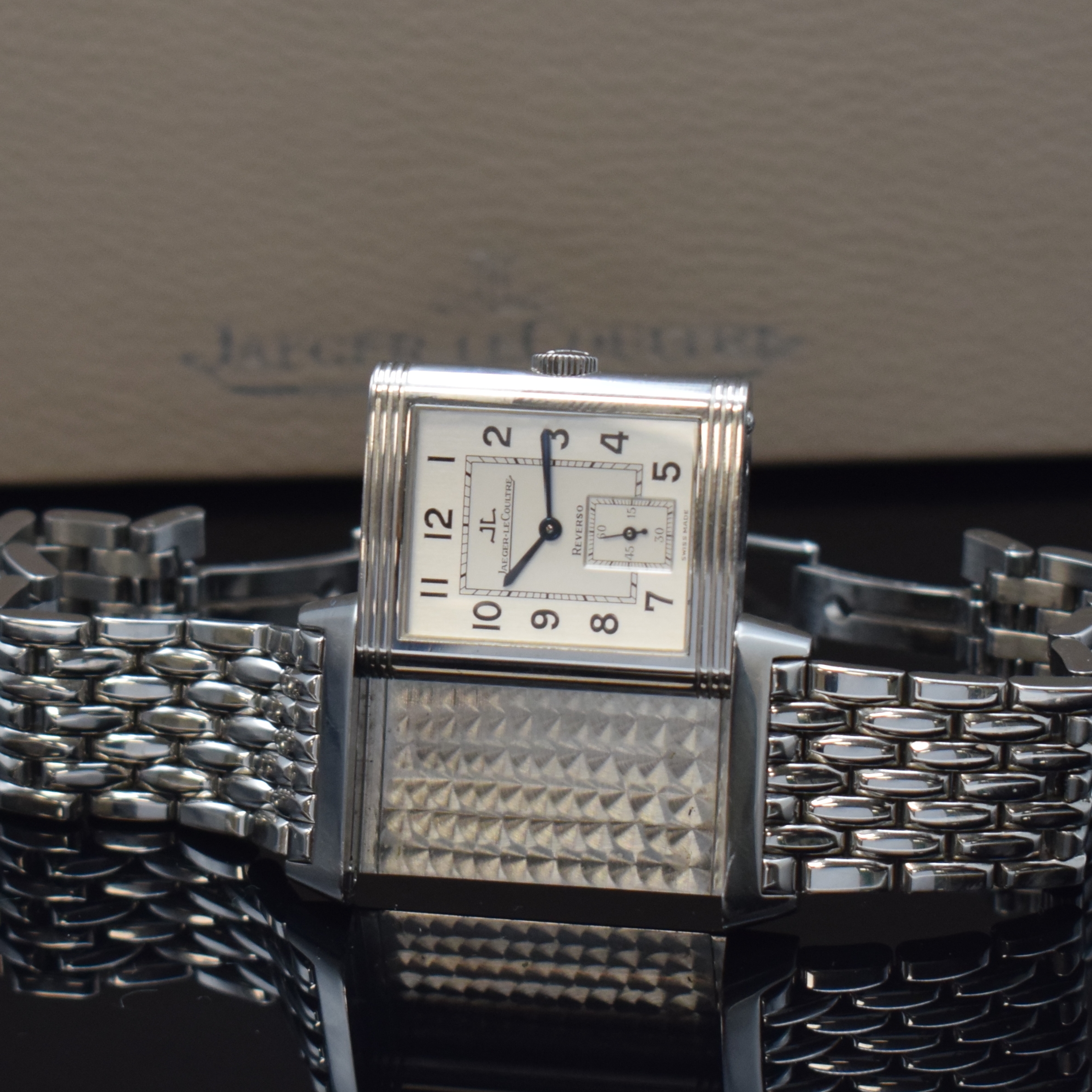 Detail e: Jaeger-LeCoultre Armbanduhr Reverso Grande Taille Referenz 270.8.62, Handaufzug, Schweiz um 2000, um 180 Grad drehbares Edelstahl-Wendegehäuse inkl. ...
