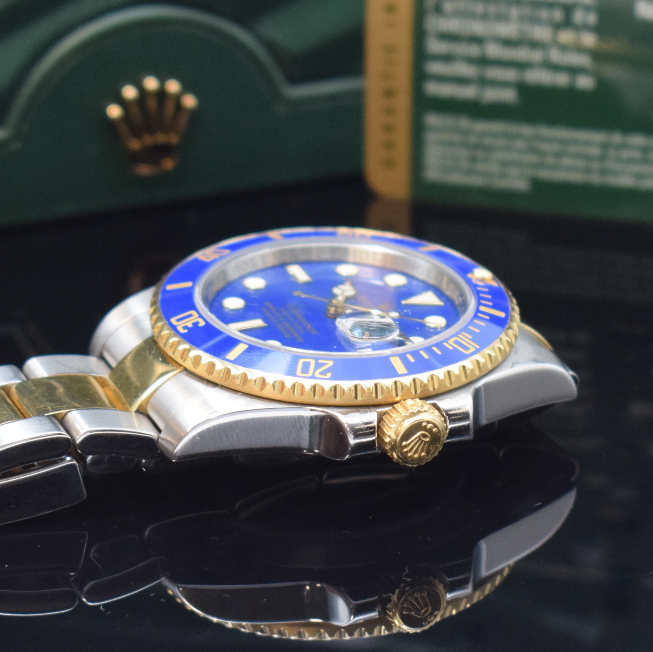 Detail d: ROLEX Herrenarmbanduhr Oyster Perpetual Date Submariner Referenz 116613LB, Automatik, G-Serie, LC 286, Chronometer der Superlative in Edelstahl/Gold ...