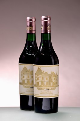 Image 26872436 - 2 Fl. 1984 Chateau Haut Brion, , Graves, leichter Schwund, nicht verkostet