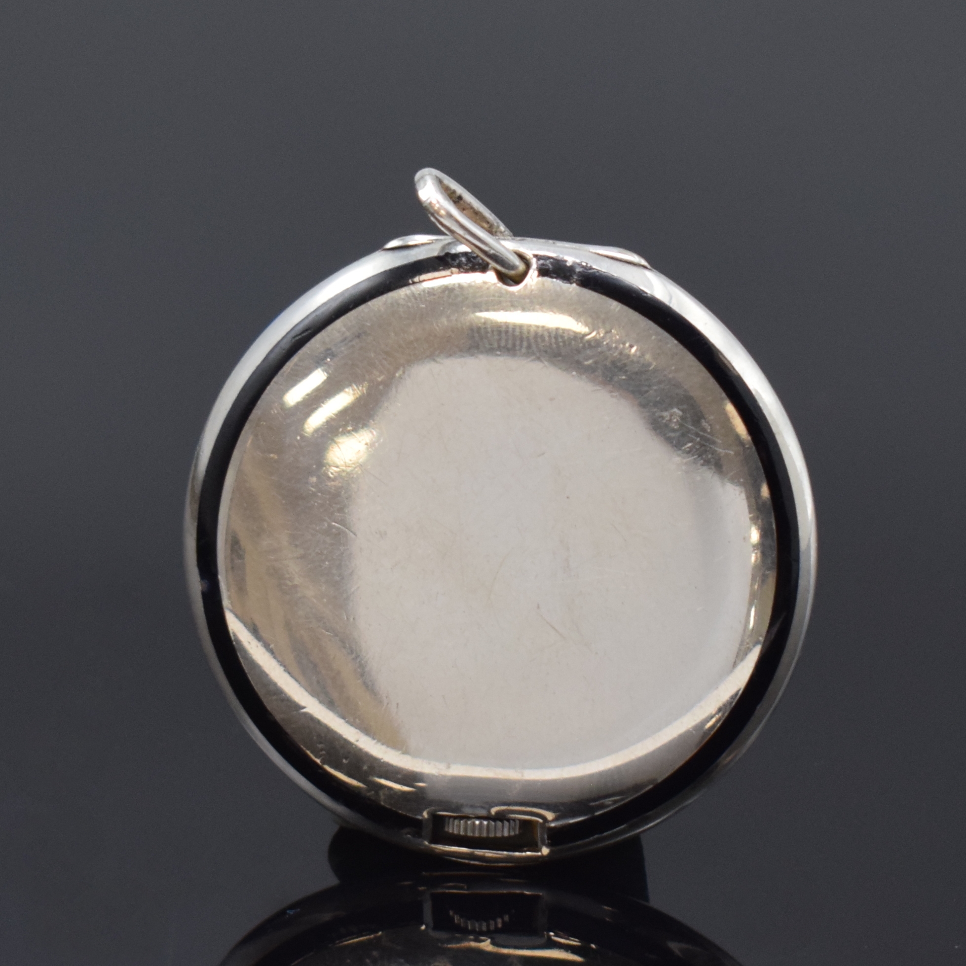Detail a: MOVADO seltene Art-Deco Frackuhr in Silber, Schweiz um 1920, glattes Geh., Lünette u. Boden m. schwarzem Emailring besch., silb. Zifferbl., kl. Sek. ...