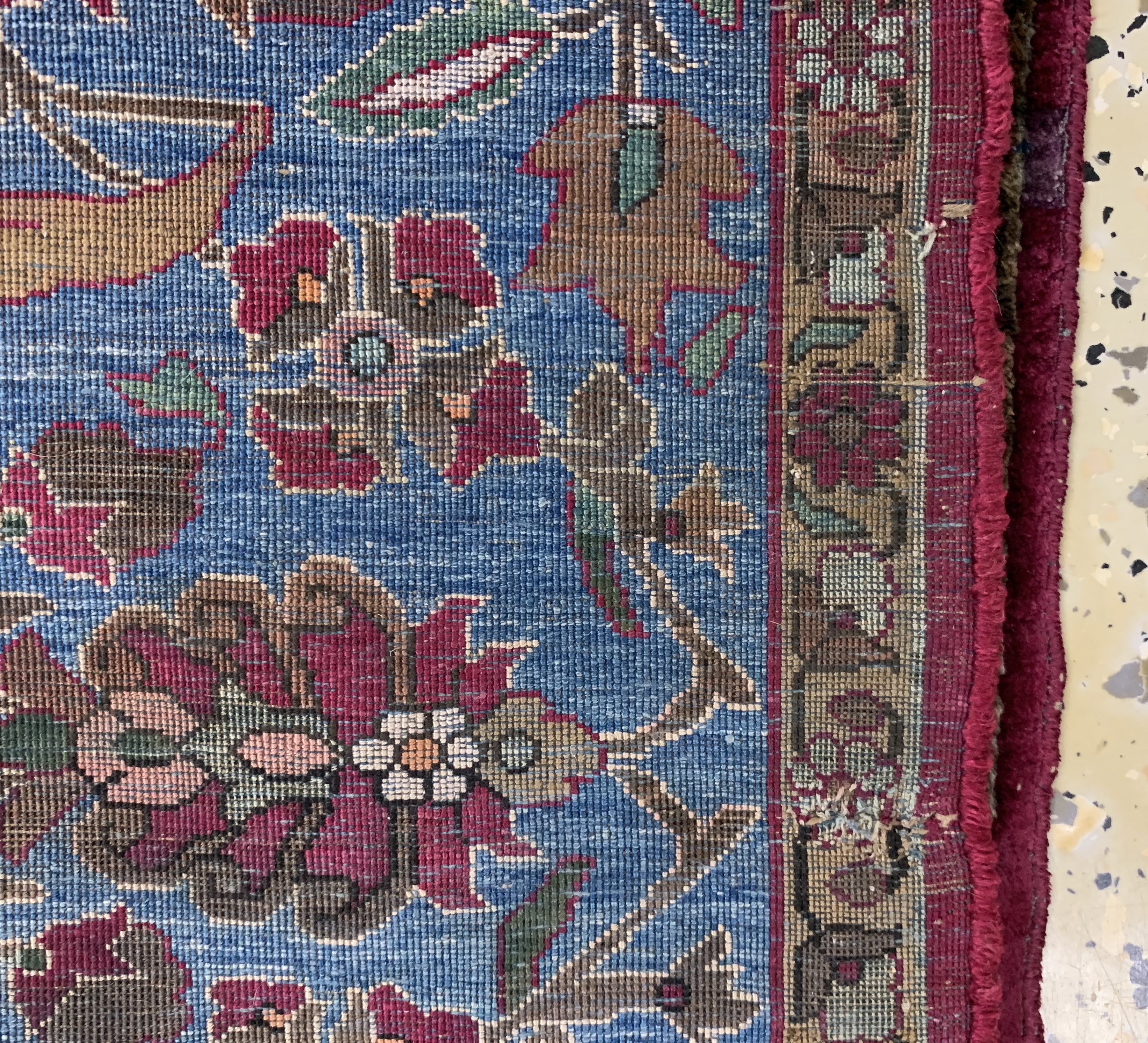 Detail e: Keschan Seide antik, Persien, 19.Jhd, reineNaturseide, ca. 195 x 135 cm, minimal verkürzt, EHZ: 4 Morsch, (mehrere Risse).