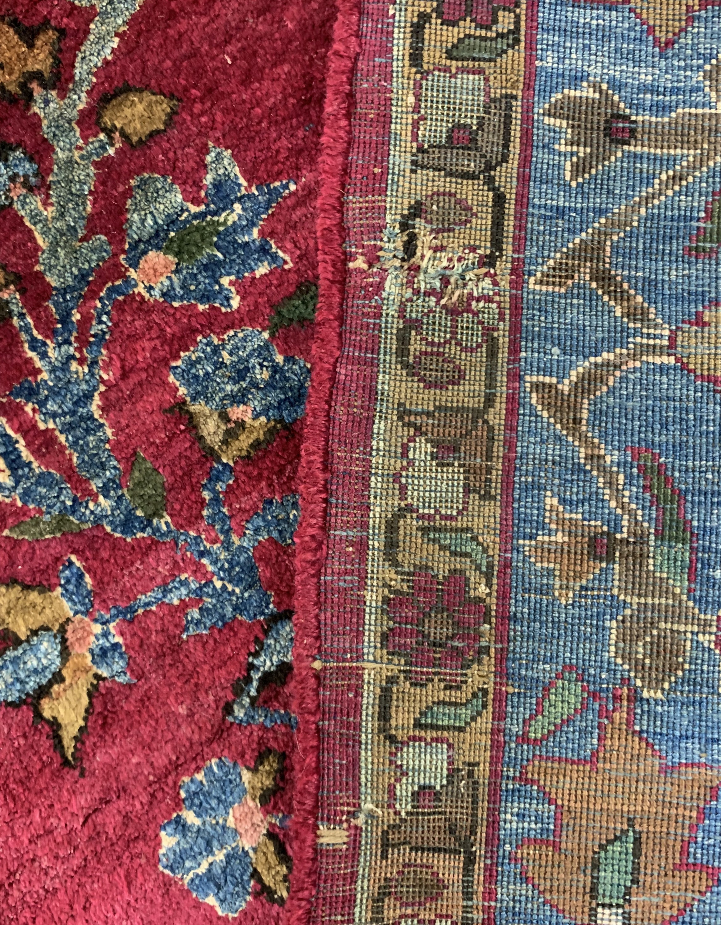 Detail h: Keschan Seide antik, Persien, 19.Jhd, reineNaturseide, ca. 195 x 135 cm, minimal verkürzt, EHZ: 4 Morsch, (mehrere Risse).
