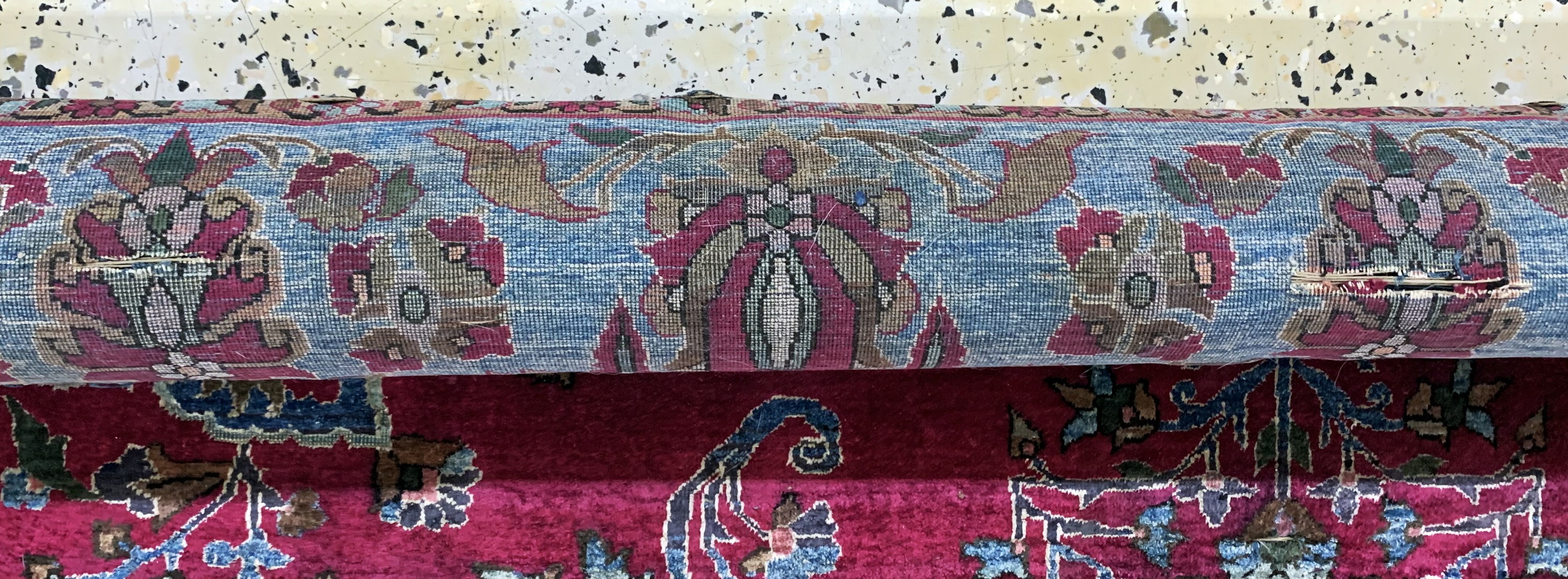 Detail i: Keschan Seide antik, Persien, 19.Jhd, reineNaturseide, ca. 195 x 135 cm, minimal verkürzt, EHZ: 4 Morsch, (mehrere Risse).