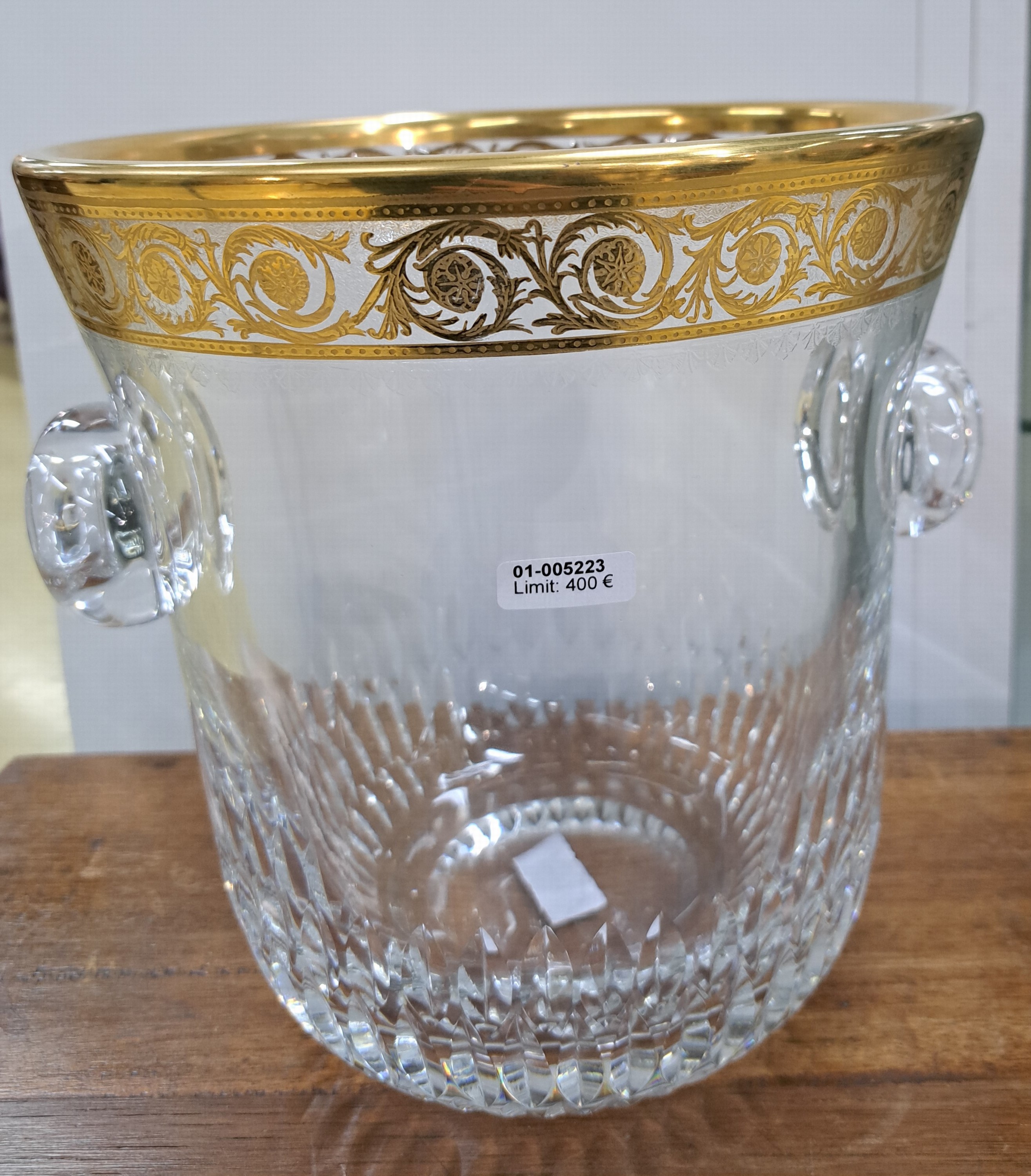 Detail a: Weinkühler, Saint Louis, Thistle, 20. Jh., farbloses Kristallglas, Rand mit umlaufender floral geätzter Goldbordüre, H.ca. 22 cm, gemarkt