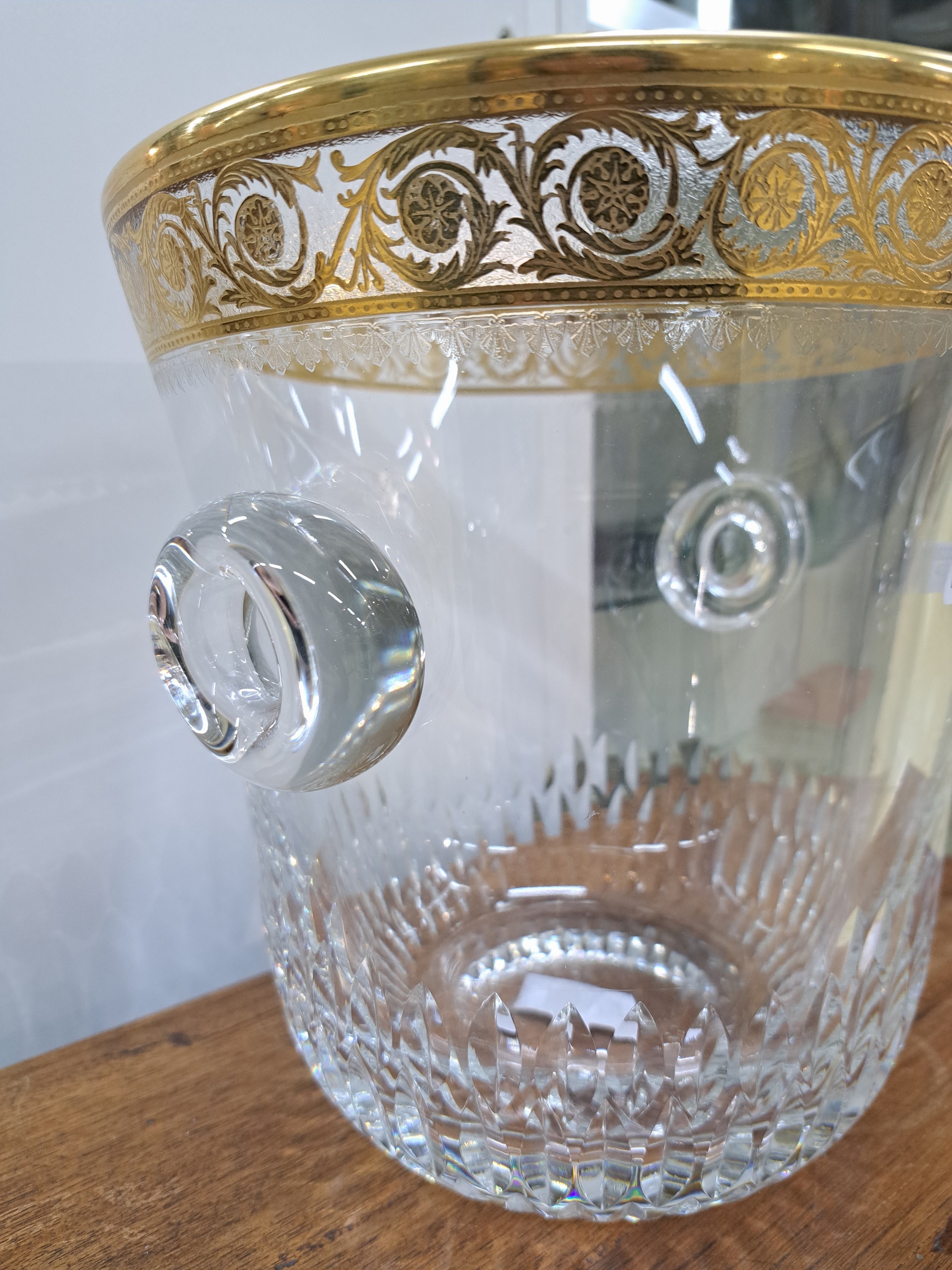 Detail c: Weinkühler, Saint Louis, Thistle, 20. Jh., farbloses Kristallglas, Rand mit umlaufender floral geätzter Goldbordüre, H.ca. 22 cm, gemarkt