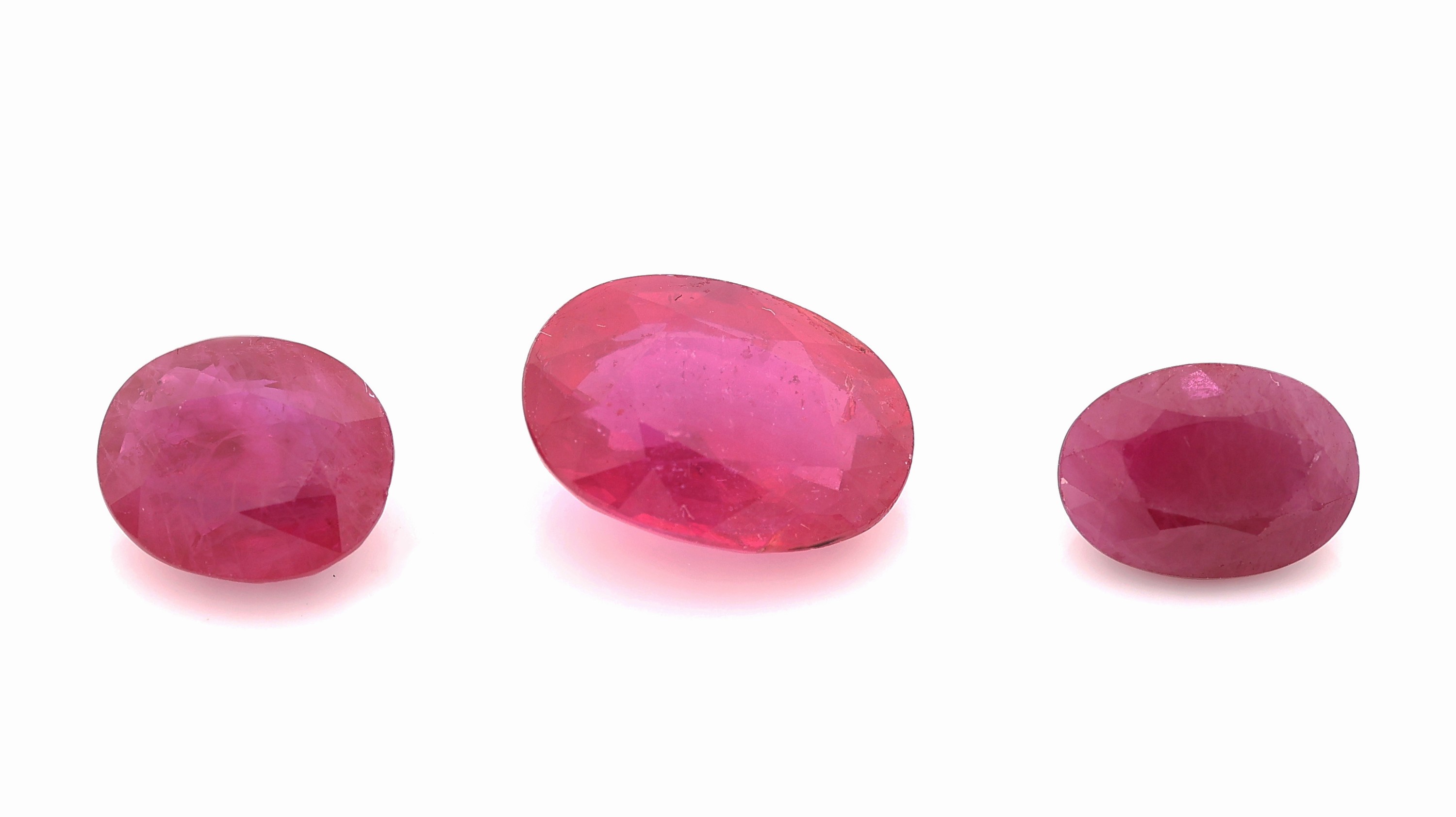 Lot lose Rubine, zus. ca. 5 ct, ovalfacett. inversch. Größen