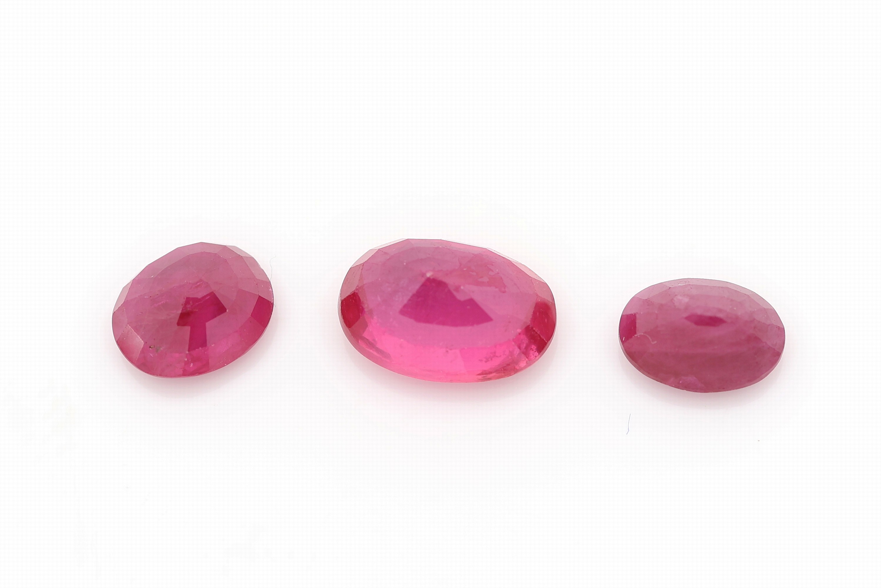 Detail a: Lot lose Rubine, zus. ca. 5 ct, ovalfacett. inversch. Größen