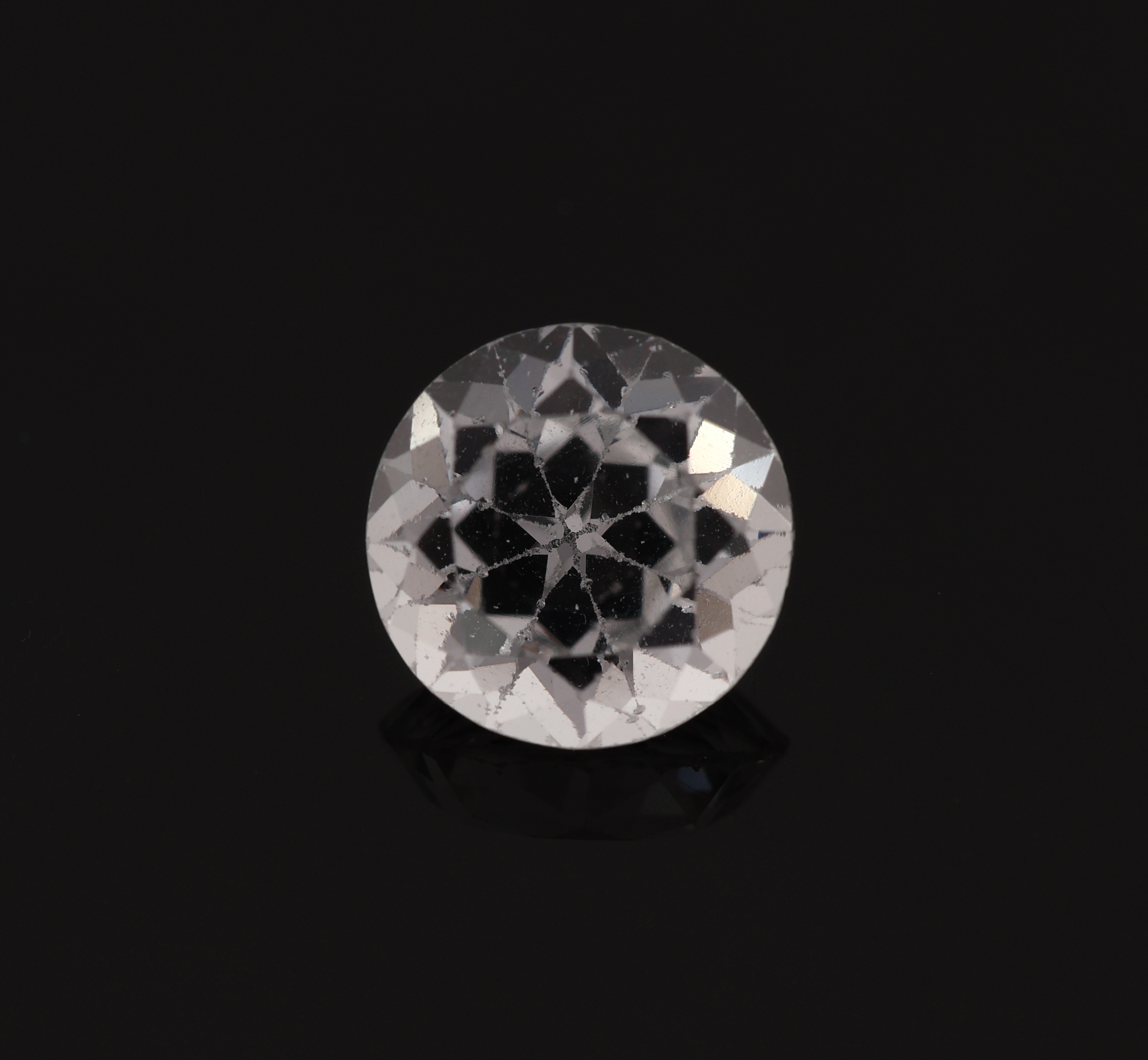 Detail a: Lot lose weiße Saphire, zus. ca. 5.07 ct, 4 rundfacett. in versch. Größen