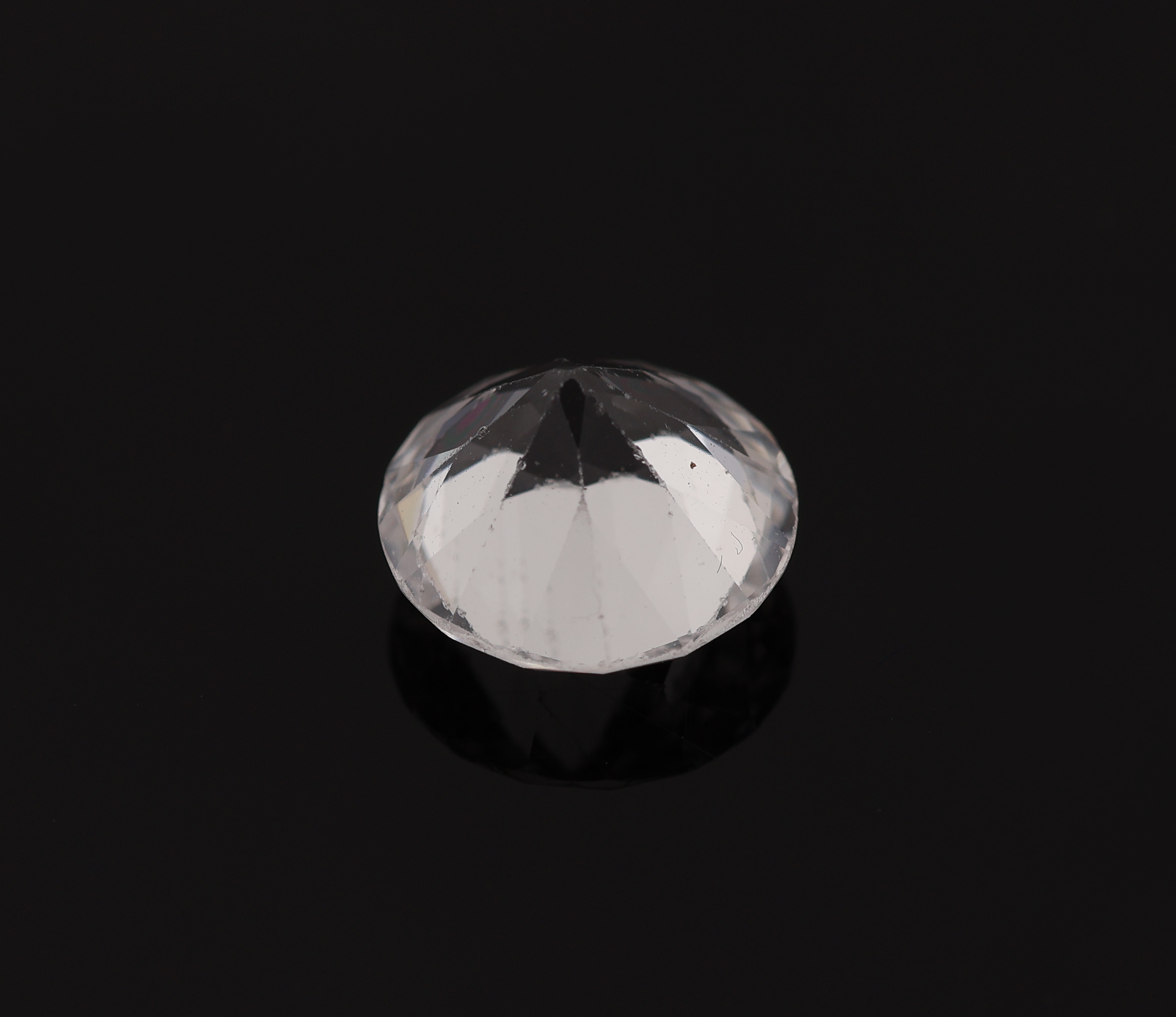 Detail b: Lot lose weiße Saphire, zus. ca. 5.07 ct, 4 rundfacett. in versch. Größen