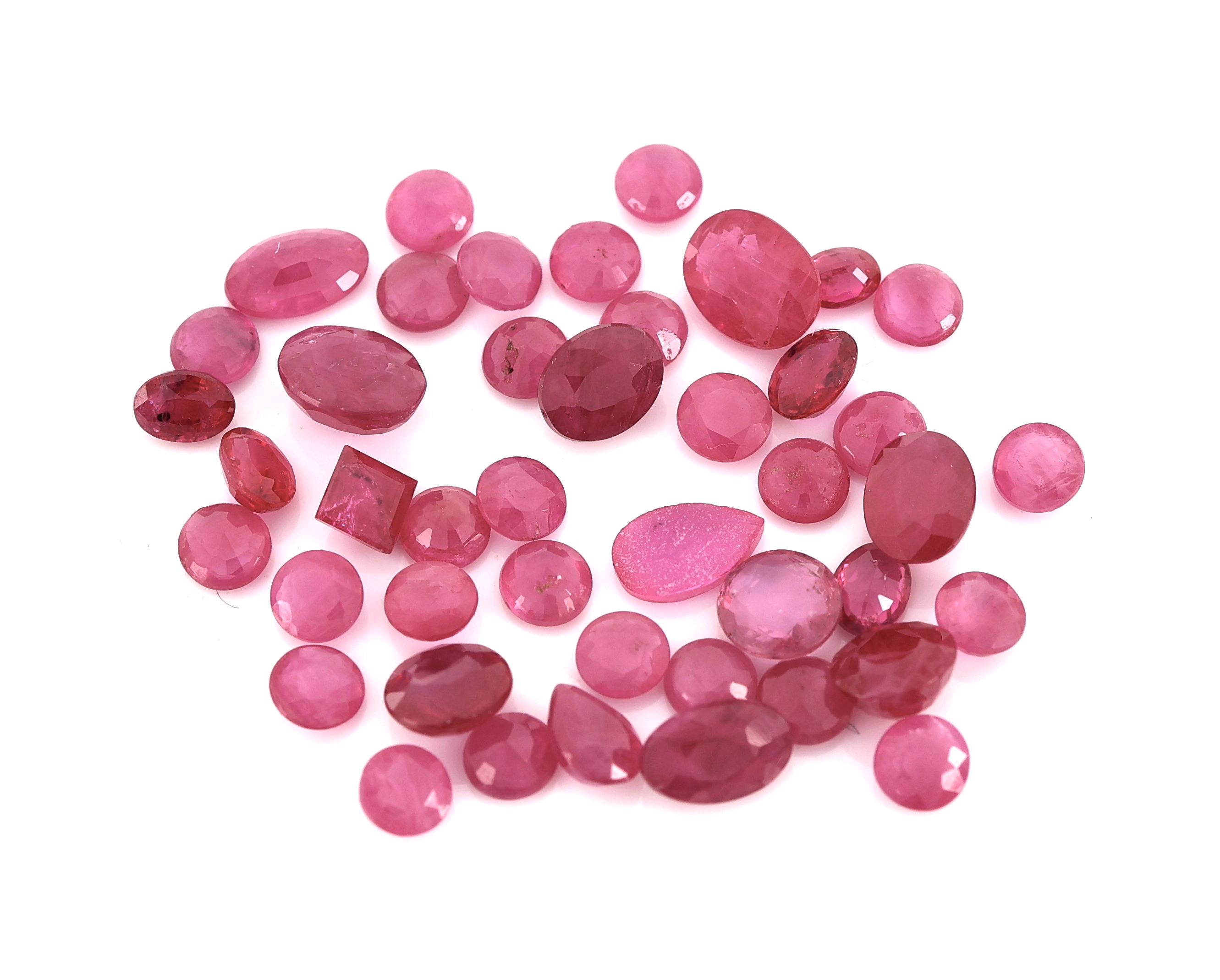 Lot lose Rubine, zus. ca. 7.6 ct, facett. in versch. Formen und Größen