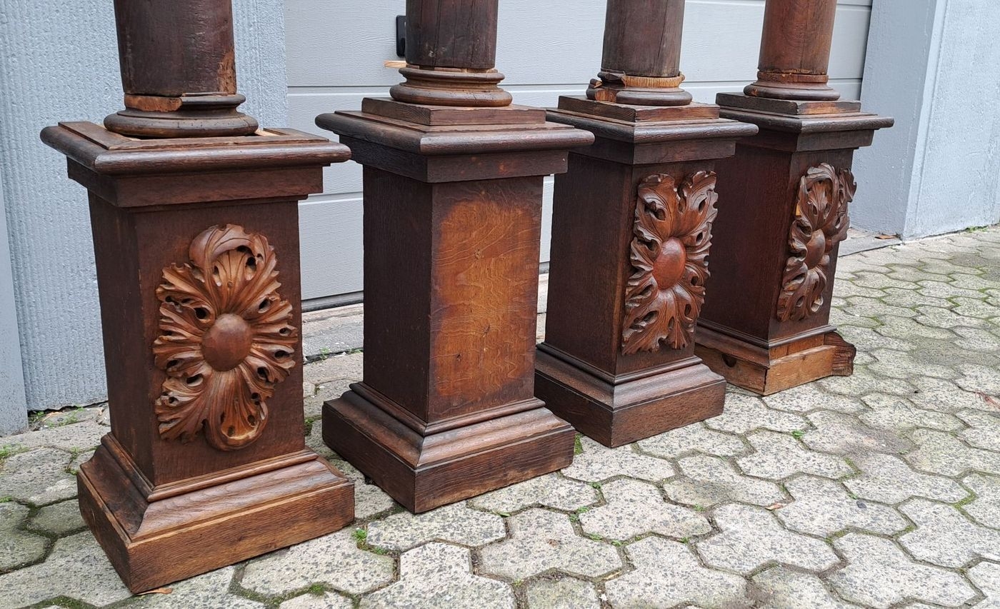 Detail a: Vier Säulen mit Postamenten, Barock, 18. Jh. , Eiche massiv, aufgelegte Schnitzerei, reich beschnitzte Kapitelle, eine Säule mit Zapfen, jede ...