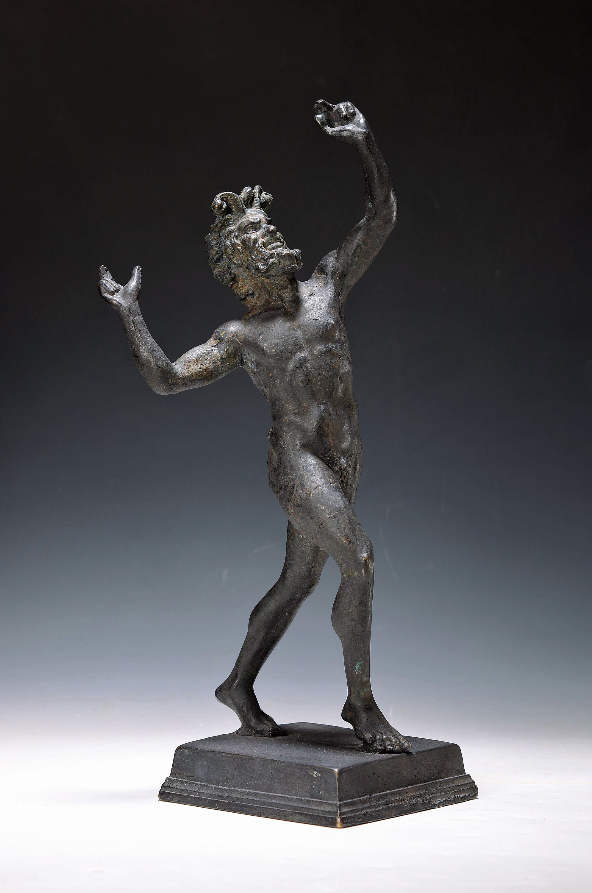 Bronzeskulptur, tanzender Faun, nach antikem Vorbild, um 1900, vollplastische Darstellung, H. 47 cm