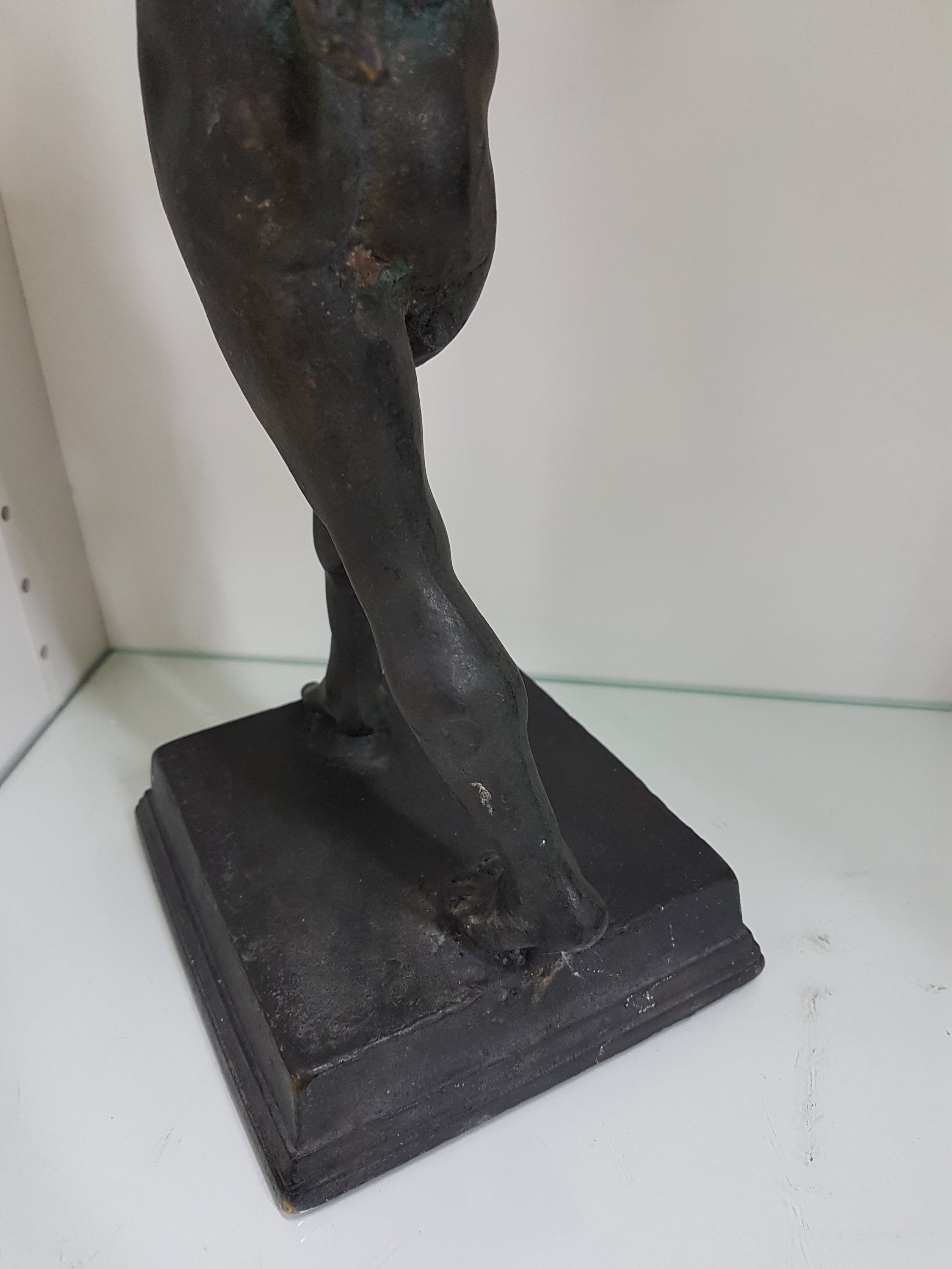 Detail f: Bronzeskulptur, tanzender Faun, nach antikem Vorbild, um 1900, vollplastische Darstellung, H. 47 cm
