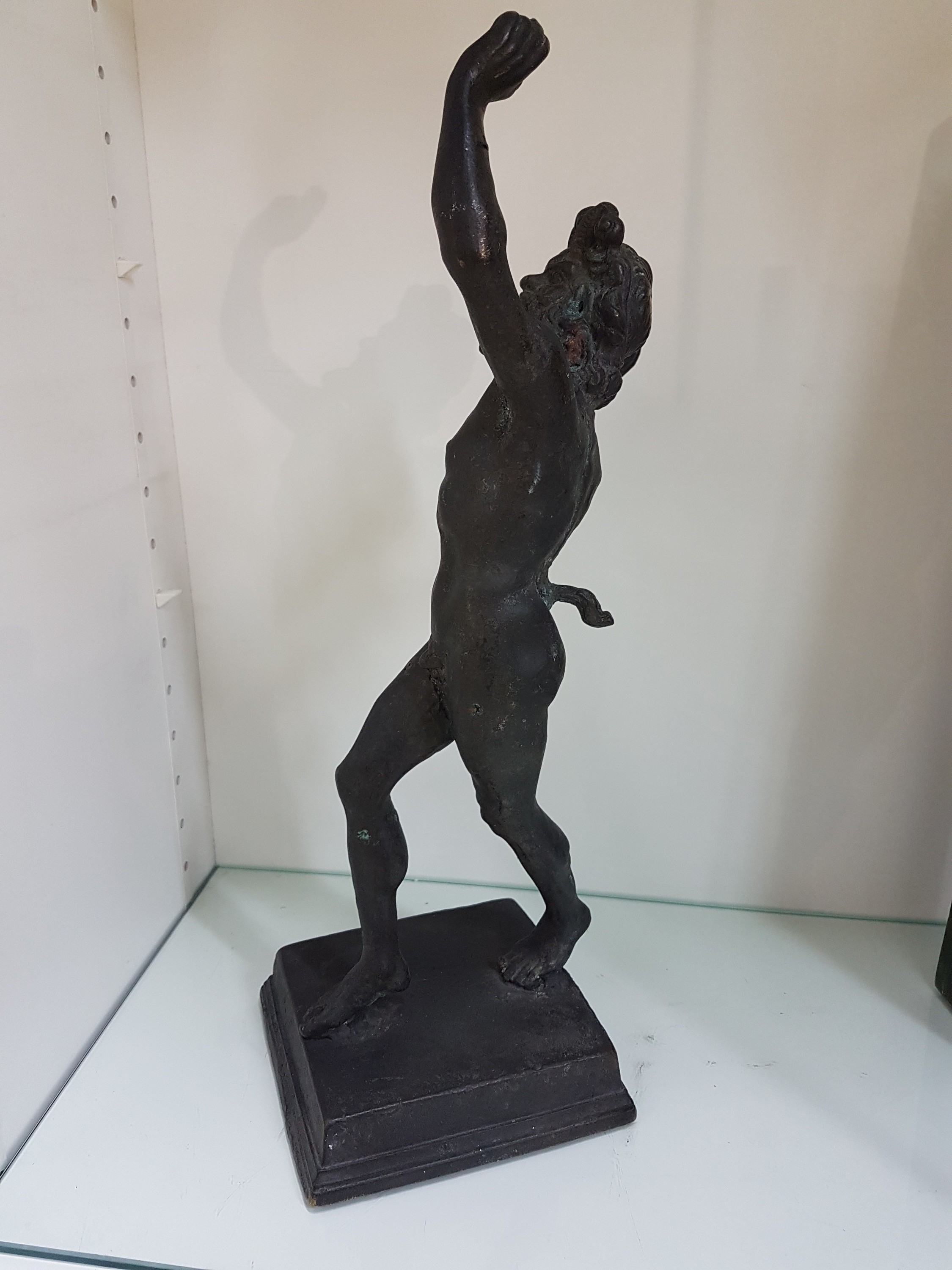 Detail h: Bronzeskulptur, tanzender Faun, nach antikem Vorbild, um 1900, vollplastische Darstellung, H. 47 cm