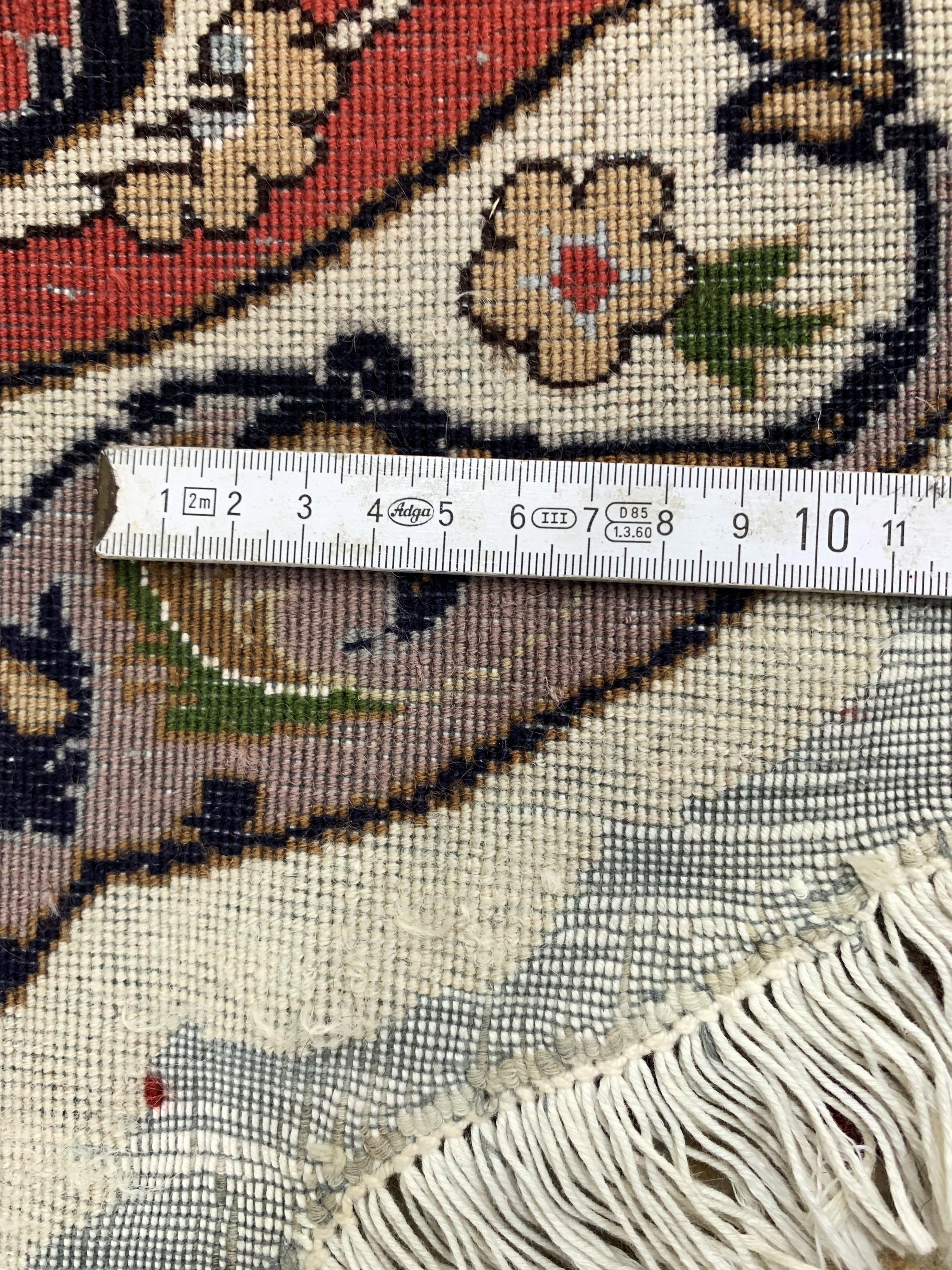Detail f: Täbriz fein(50 Raj), Persien, Ende 20.Jhd, Korkwolle mit Seide, Durchmesser: ca. 250 cm, EHZ: 2