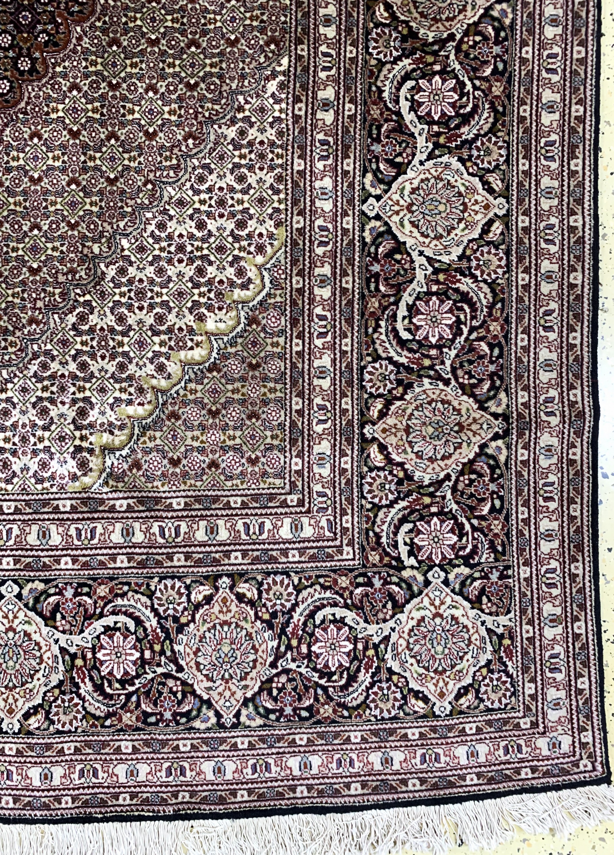 Detail a: Täbriz fein(40 Raj), Persien, Ende 20.Jhd, Korkwolle mit Seide, ca. 400 x 300 cm, gereinigt, EHZ: 1-2
