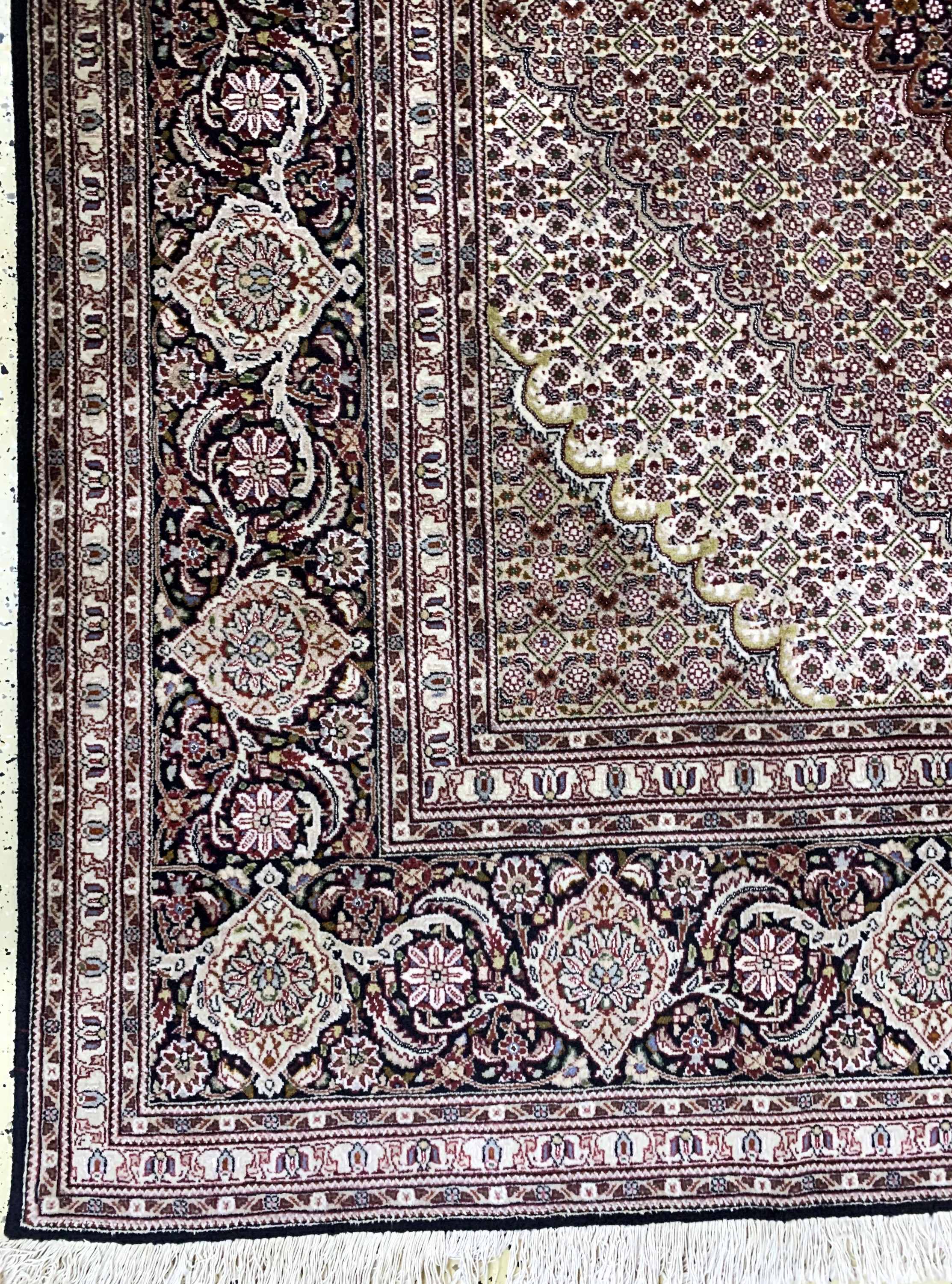 Detail b: Täbriz fein(40 Raj), Persien, Ende 20.Jhd, Korkwolle mit Seide, ca. 400 x 300 cm, gereinigt, EHZ: 1-2