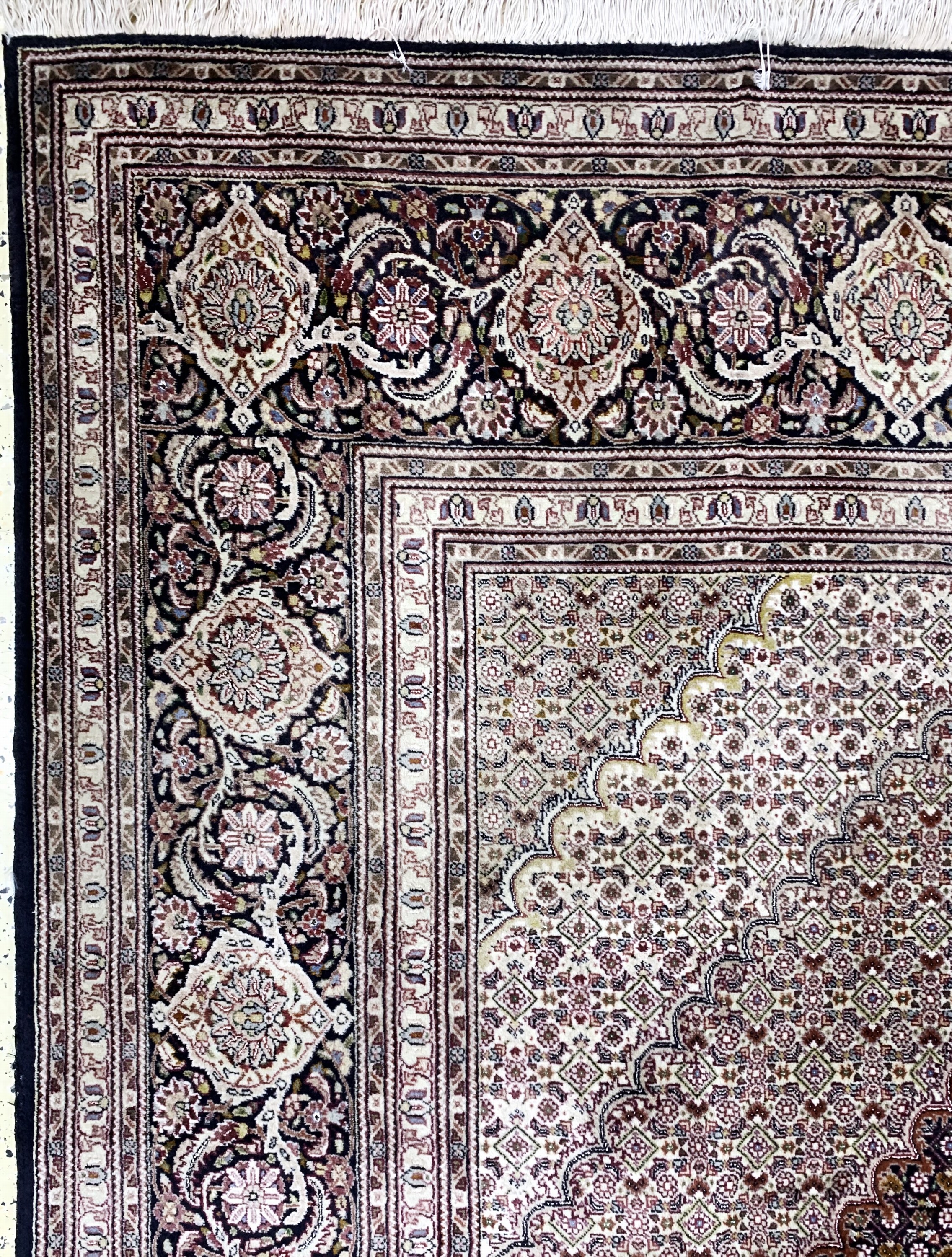 Detail d: Täbriz fein(40 Raj), Persien, Ende 20.Jhd, Korkwolle mit Seide, ca. 400 x 300 cm, gereinigt, EHZ: 1-2